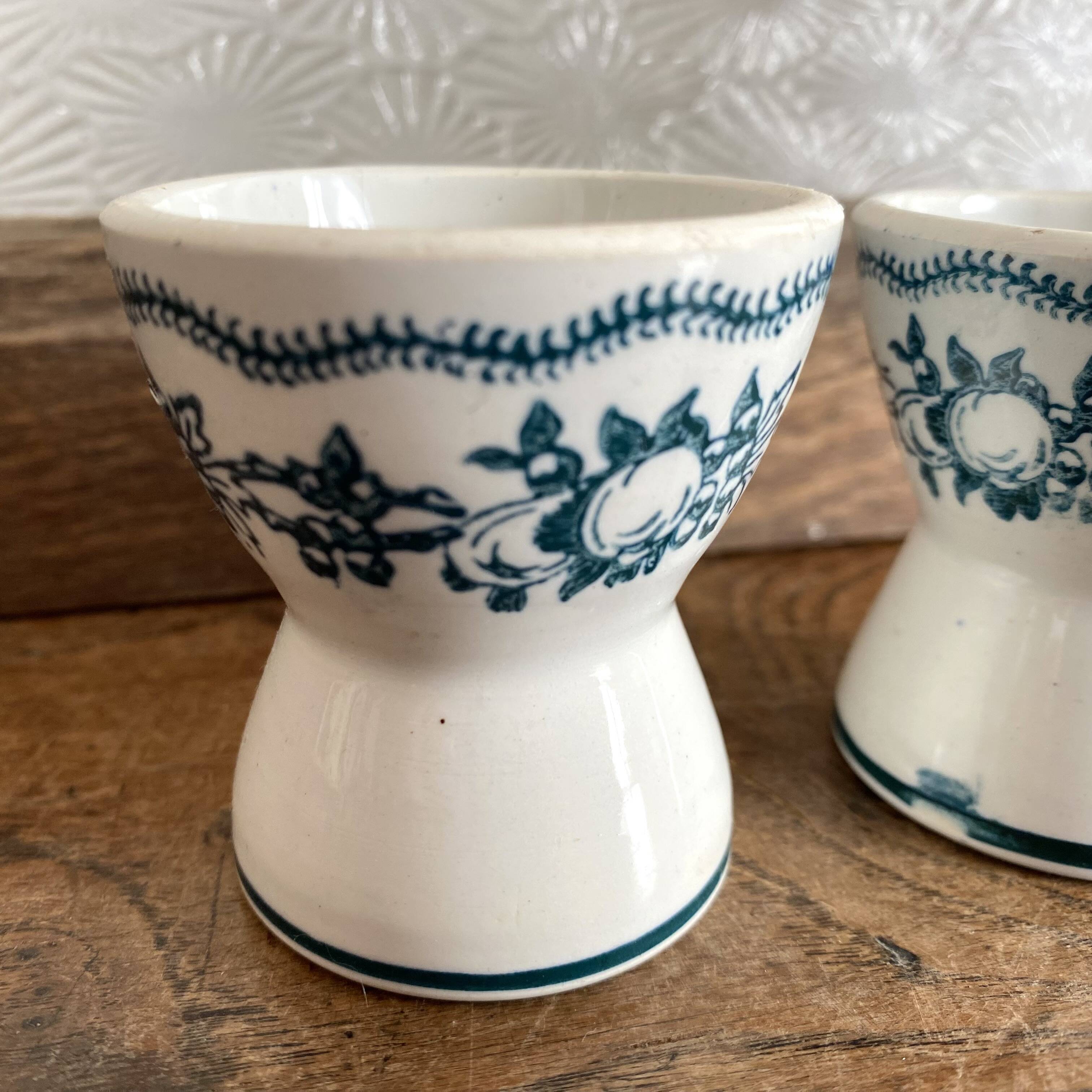 Diabolo egg cups in iron earth