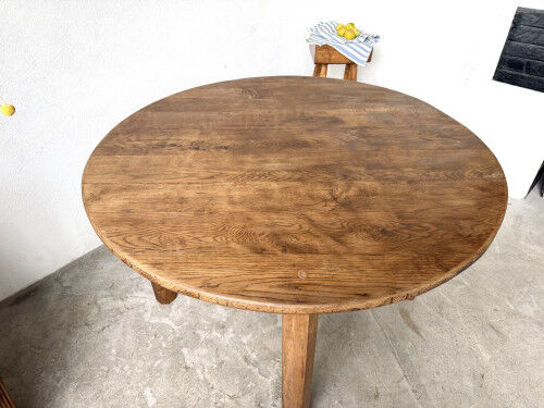 Brutalist round table in solid oak, 1950s.