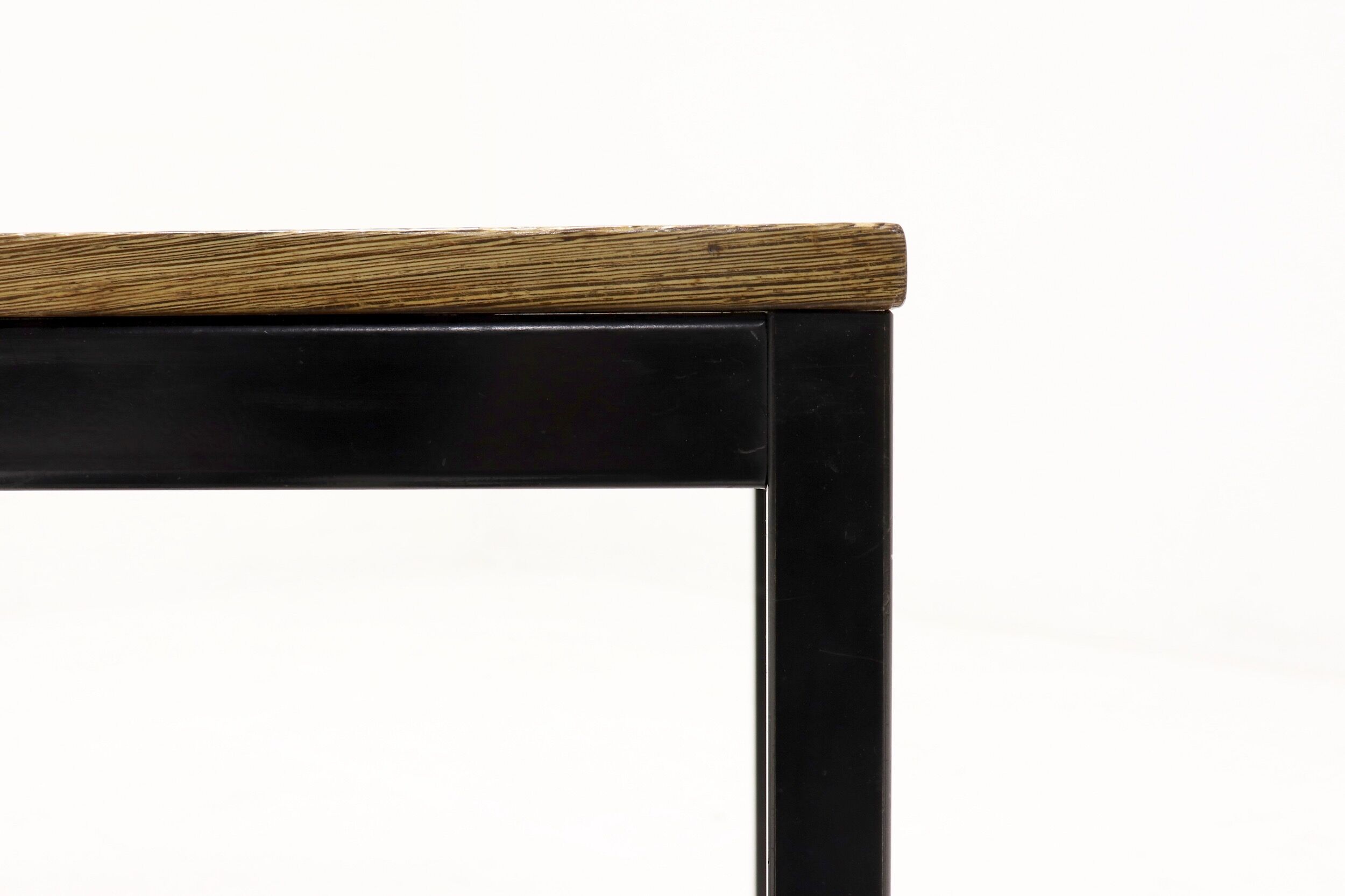 Table basse en wengé de la série Spectrum kw par Martin Visser dans les années 1960.