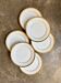 6 assiettes à dessert en porcelaine blanche et dorée