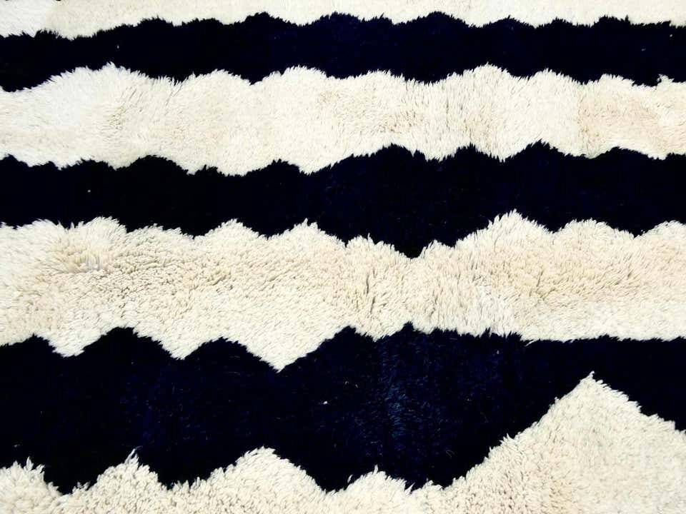 Tapis marocain abstrait Beni Mrirt 251 x 335 cm