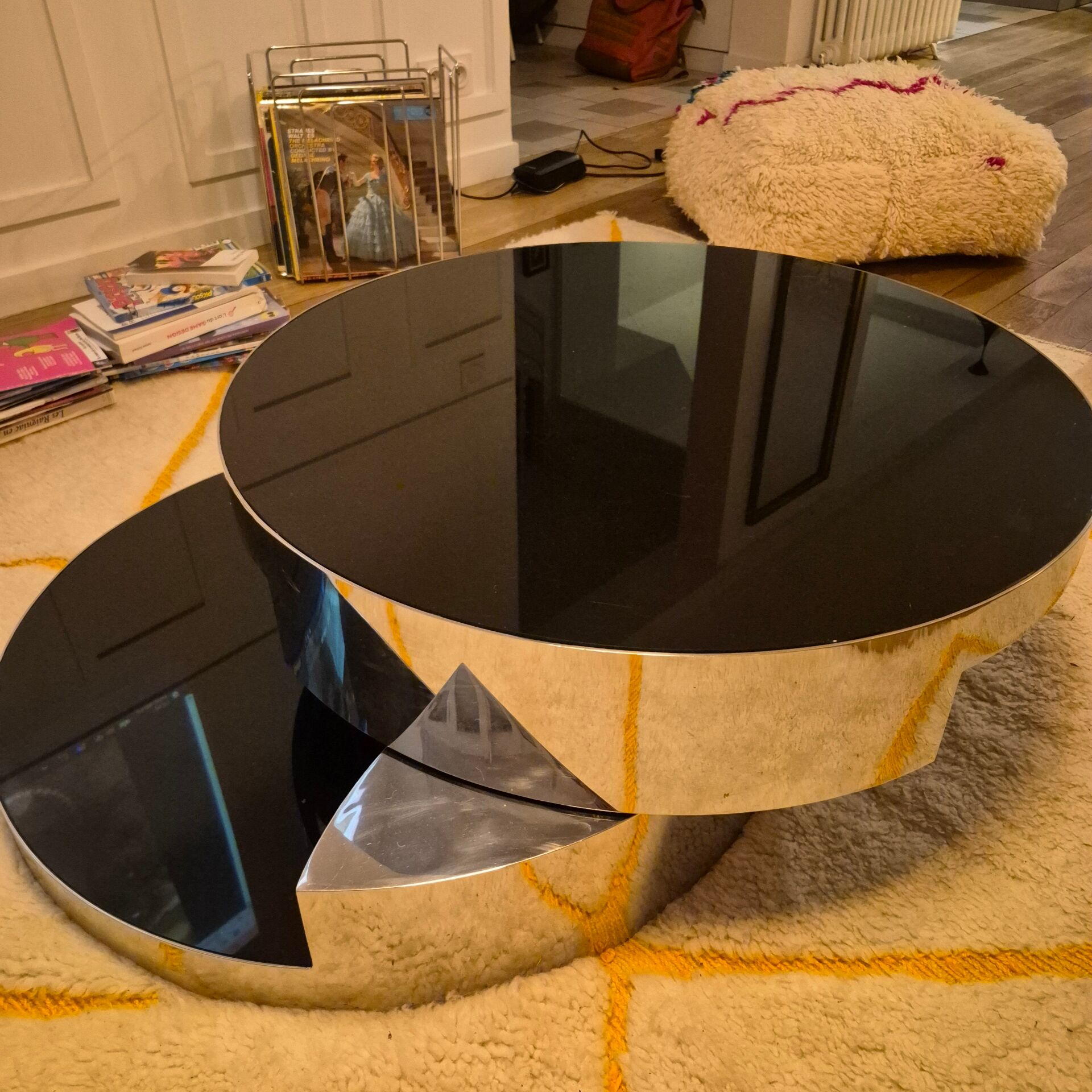 Table basse années 70 pivotante verre noire fumée et chrome