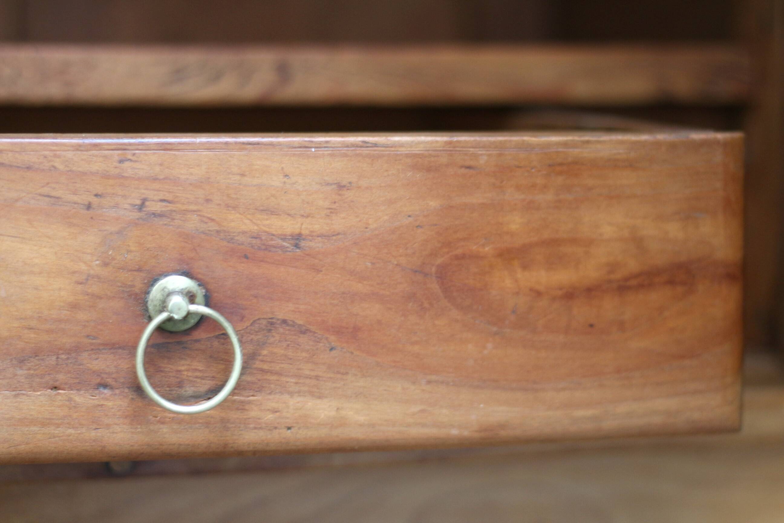 Vaisselier en merisier blond du début 19eme. Armoire ancienne.