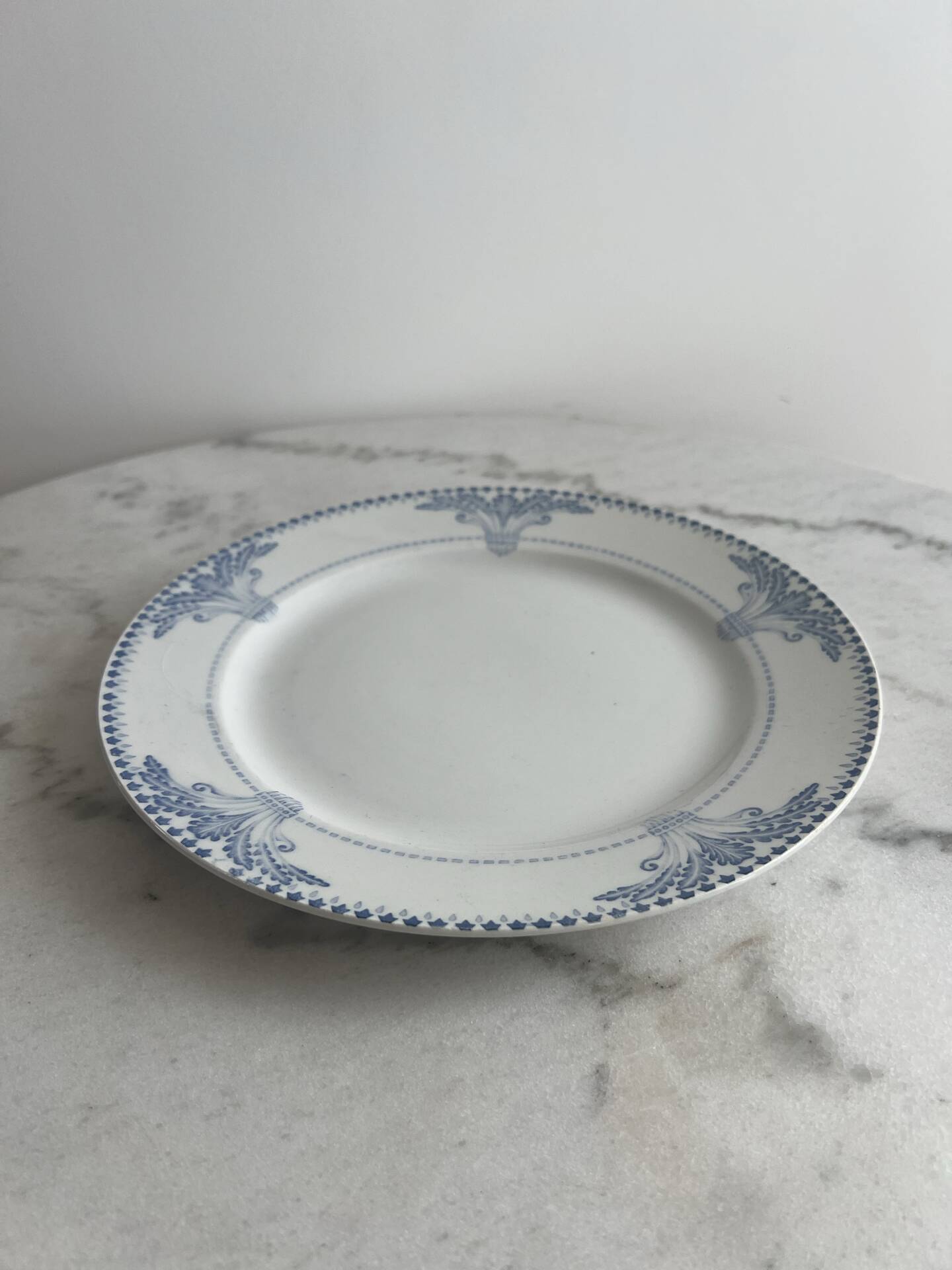 Windsor Creil and Montereau flat plate 24.5cm