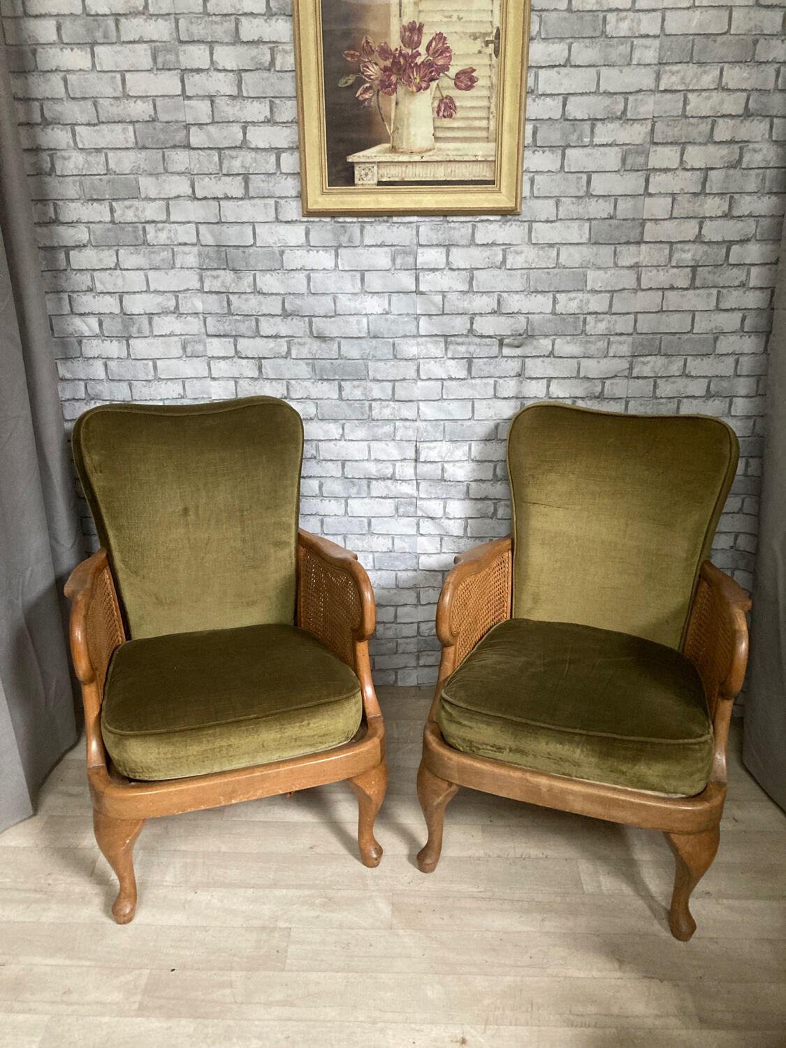 Fauteuils cannage et tissus velours