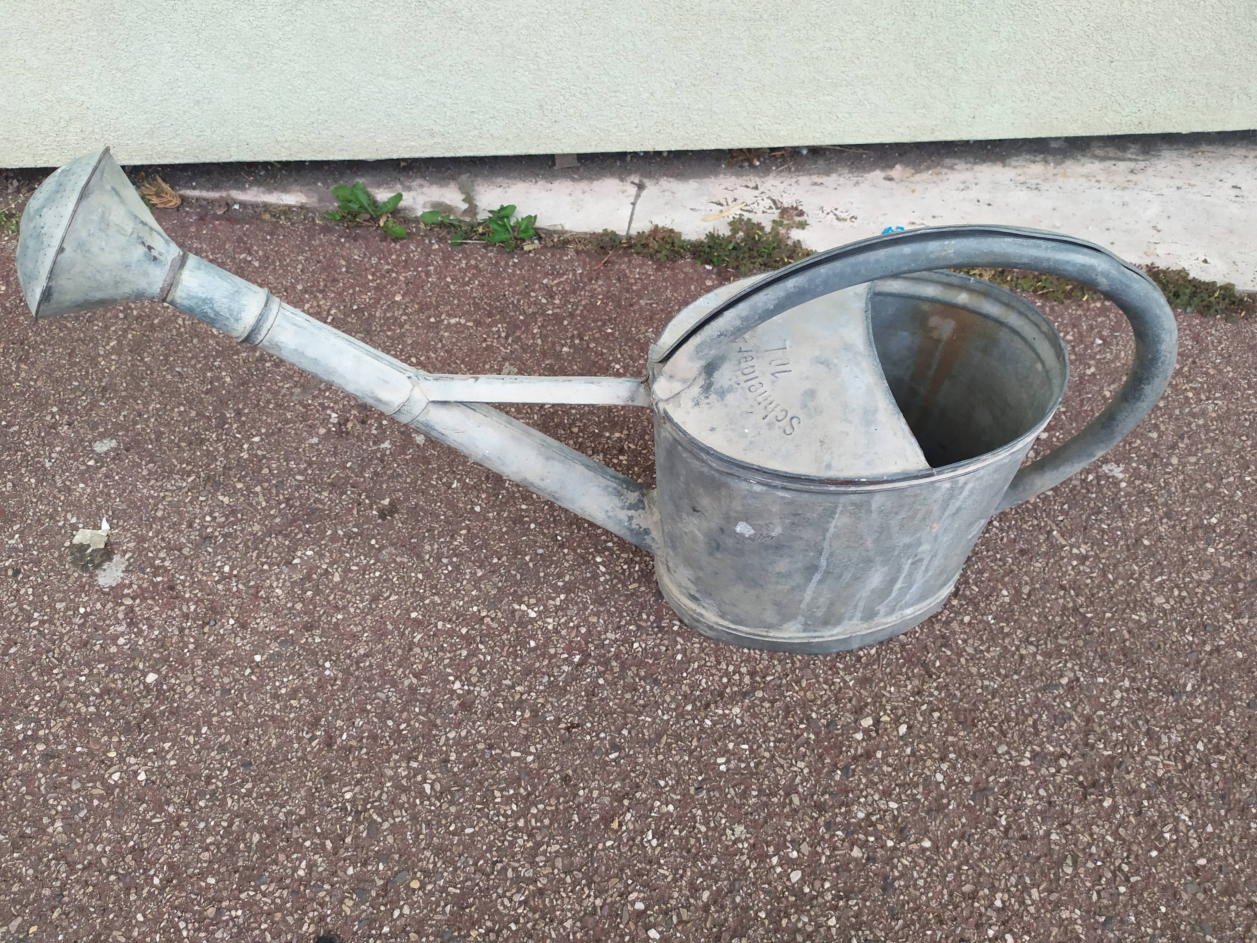 Zinc watering can + pommel - german