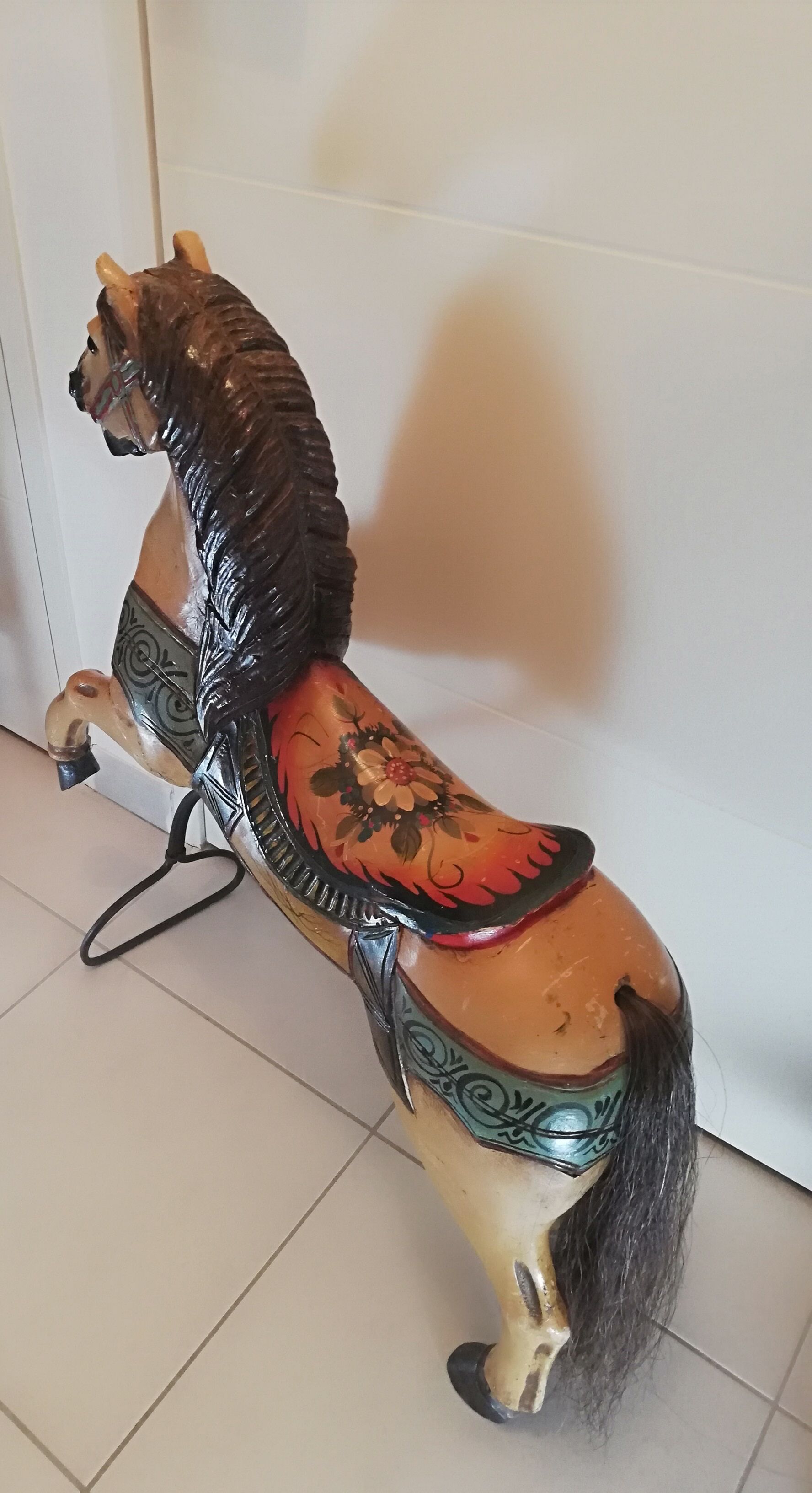 Cheval cabré de manège ou de carrousel forain en bois