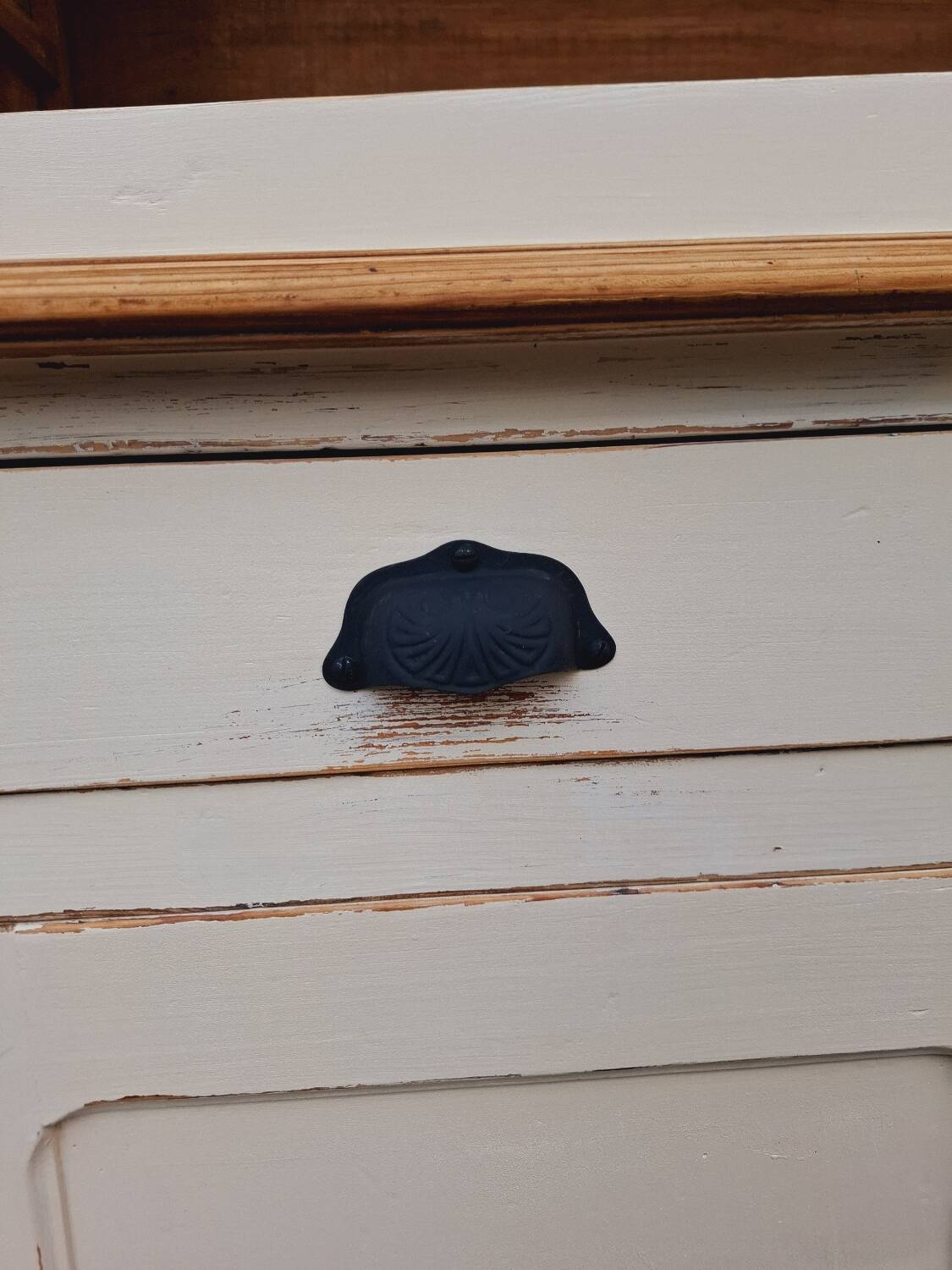 Two-piece buffet in solid fir