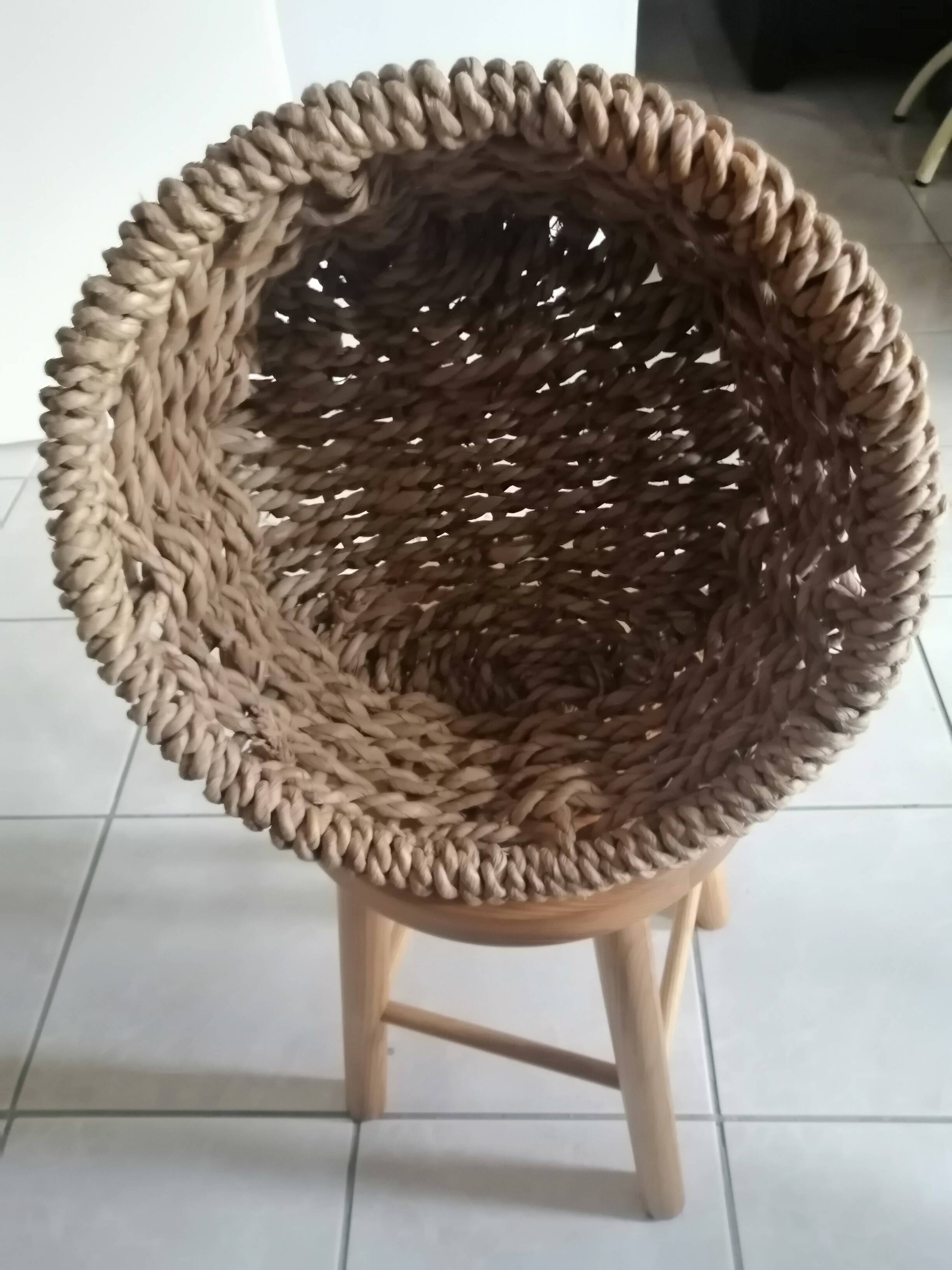 Woven round basket