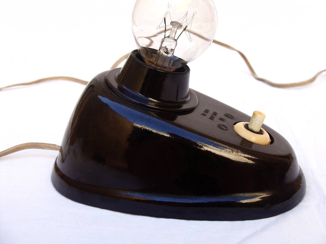 1930 wall lamp in Art Deco bakelite