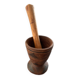 Mortier et pilon en bois sculpté