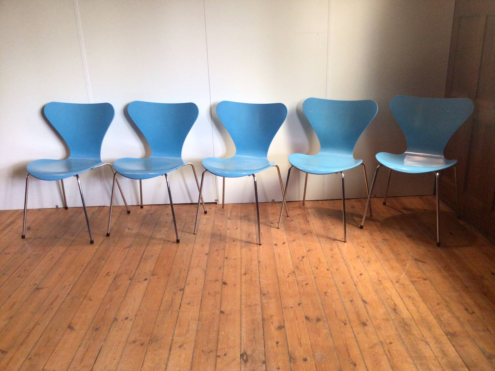 Fritz Hansen "series 7" butterfly chair