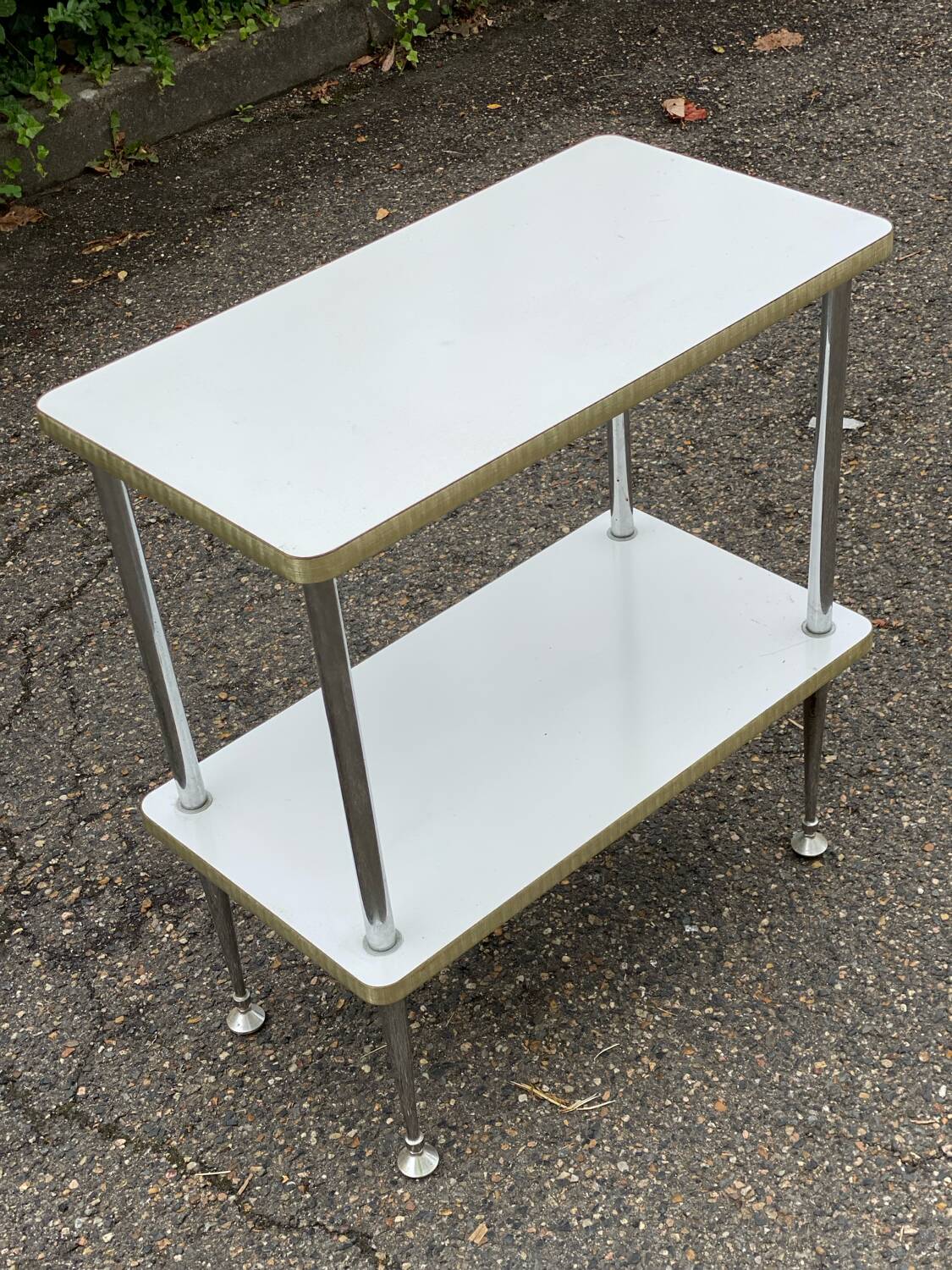 White and gold serving trolley in steel and wood