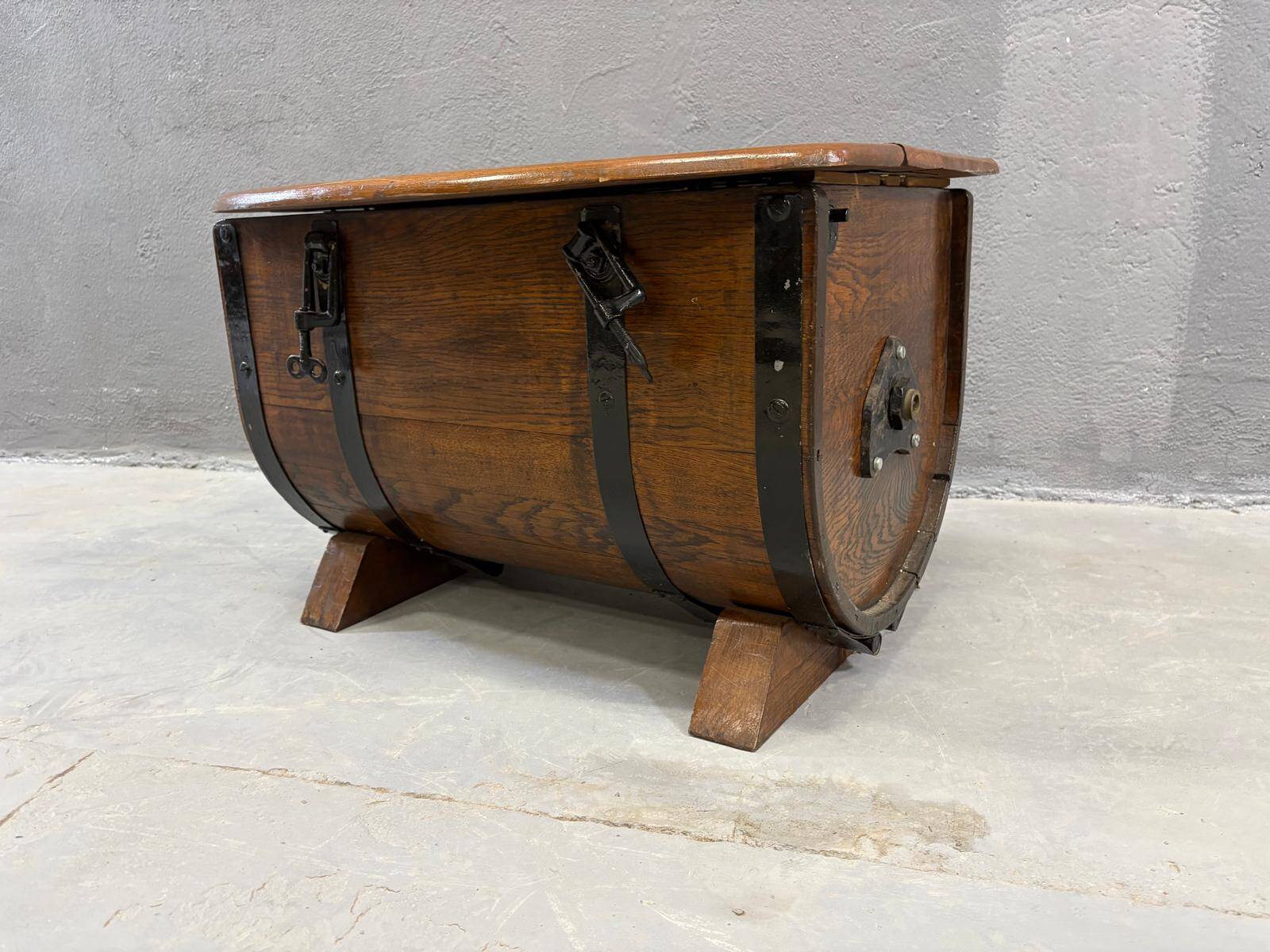 Oak barrel-shaped storage chest with black metal straps, 1930s-1940s.