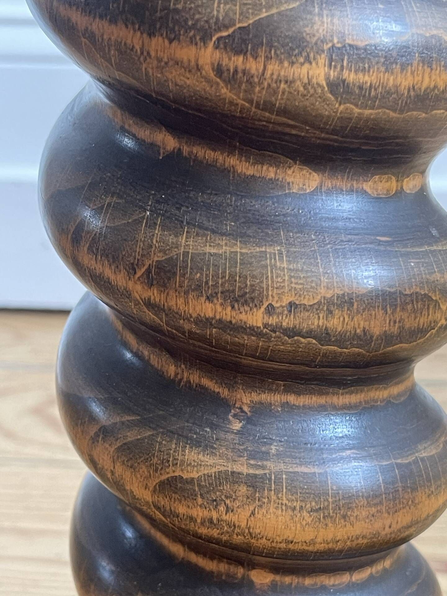 Table d’appoint en bois tourné