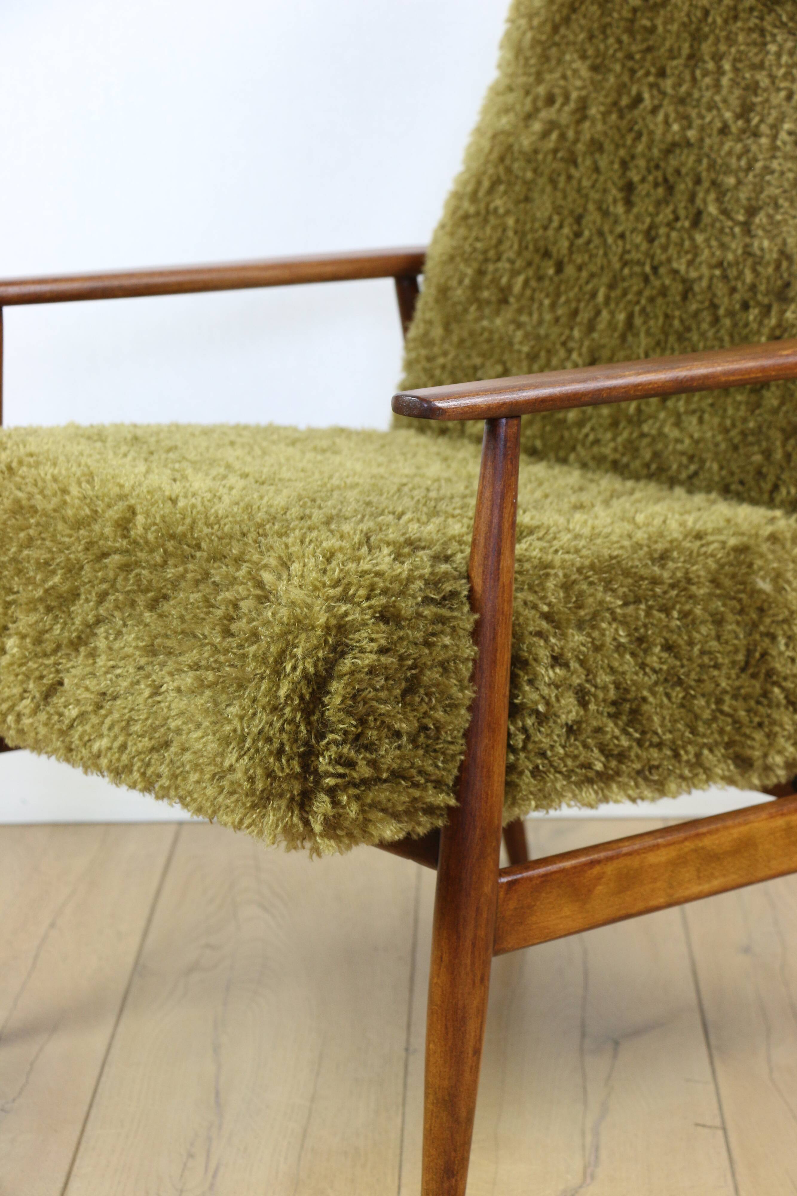 Armchair 'Lis', 1970s brown vintage khaki / olive long hair Rudy boucle design Henryk Lis - 2 pieces available