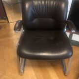 Paire de fauteuils en cuir style années 70