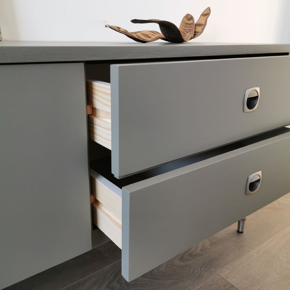 Mid-century bass row