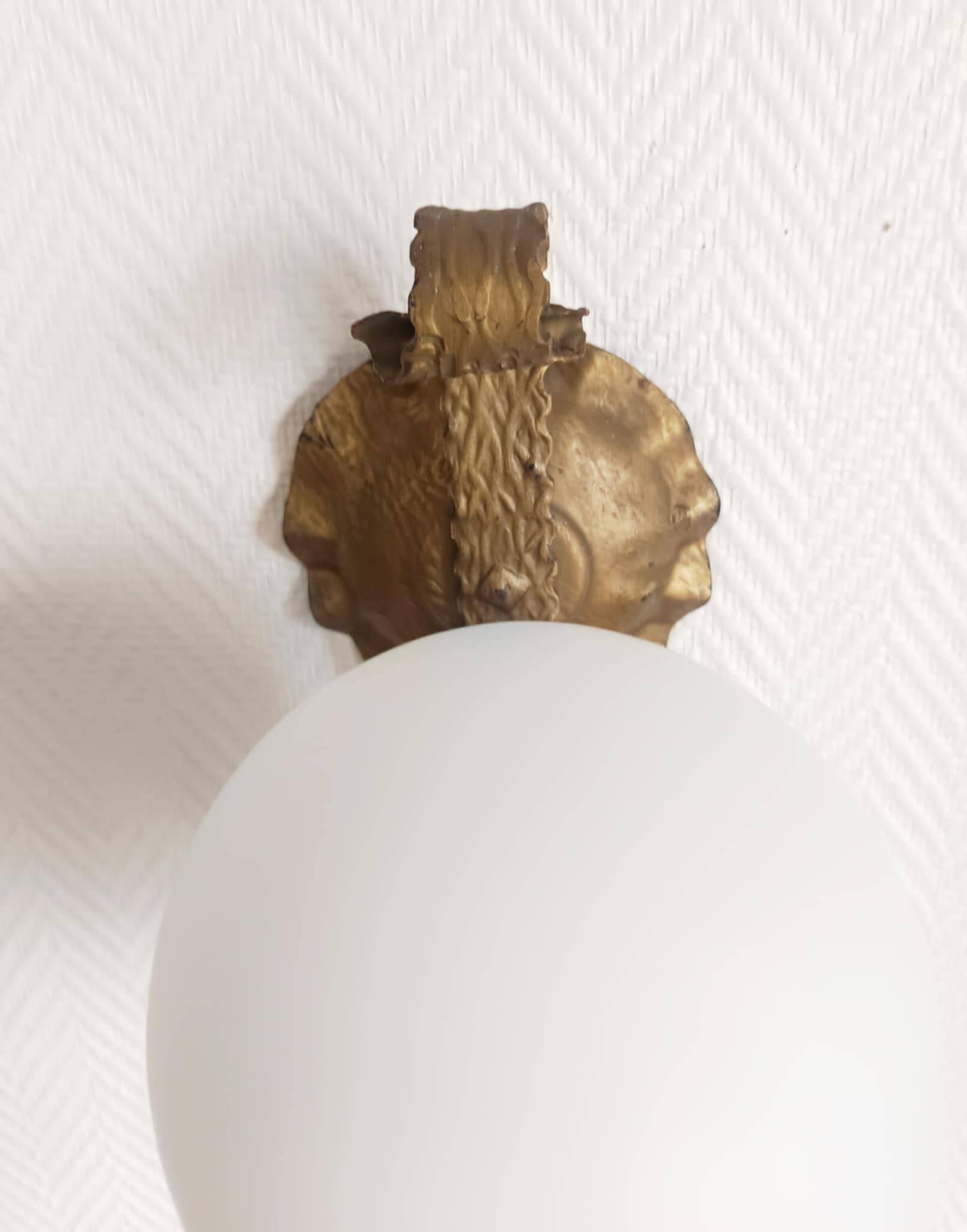 Pair of brutalist wall sconces in gilded metal from around 1970.
