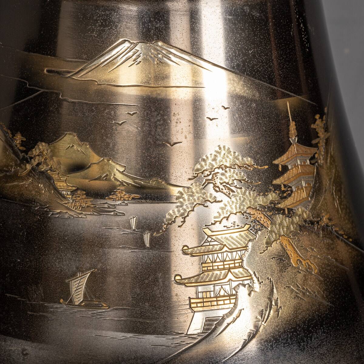 Mid 20thc japanese pair of lacquered table lamps c.1960