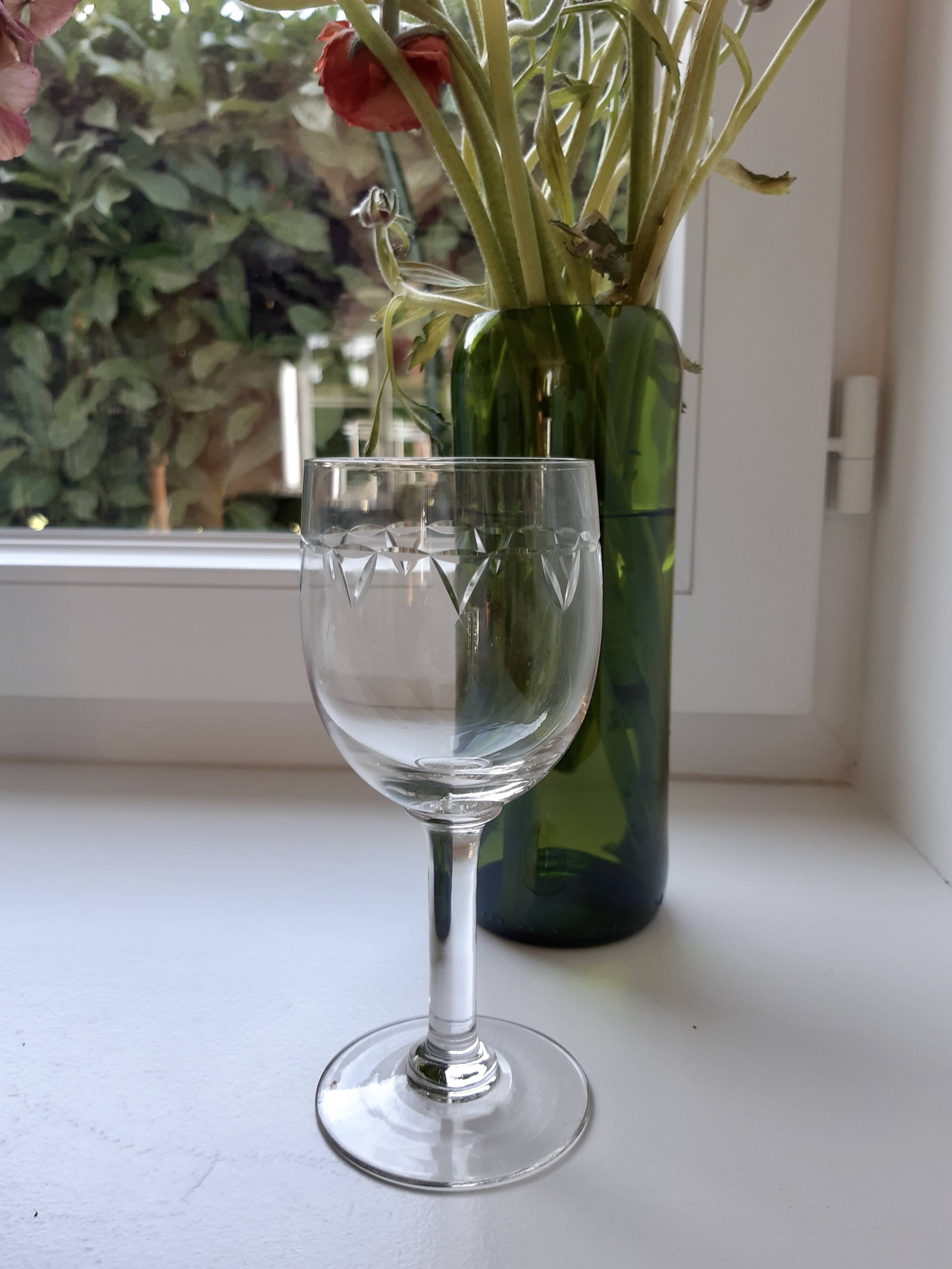Lot of 6 glasses of crystal wine engraved 20 years