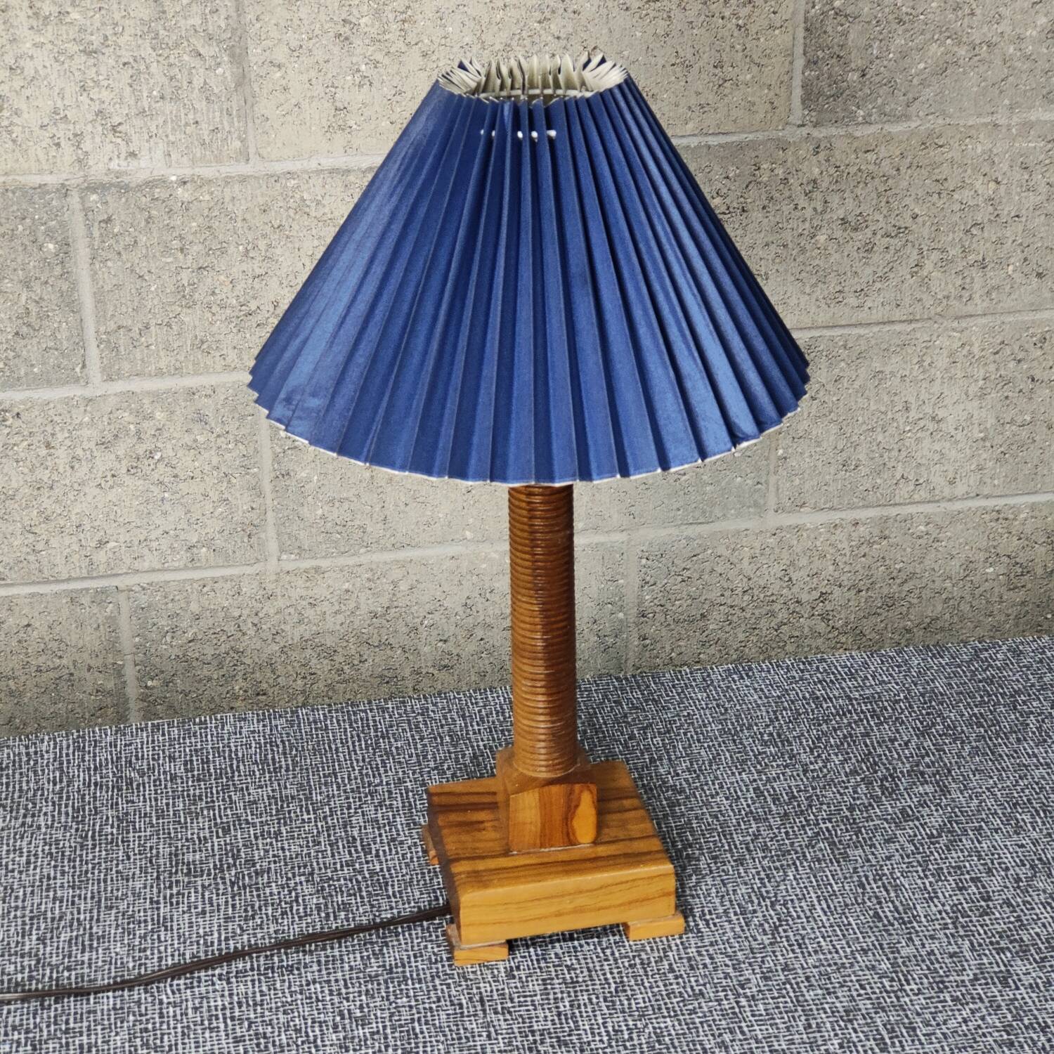 Art deco lamp in turned wood 1930