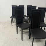 Suite de huit chaises design en cuir noir XX siècle
