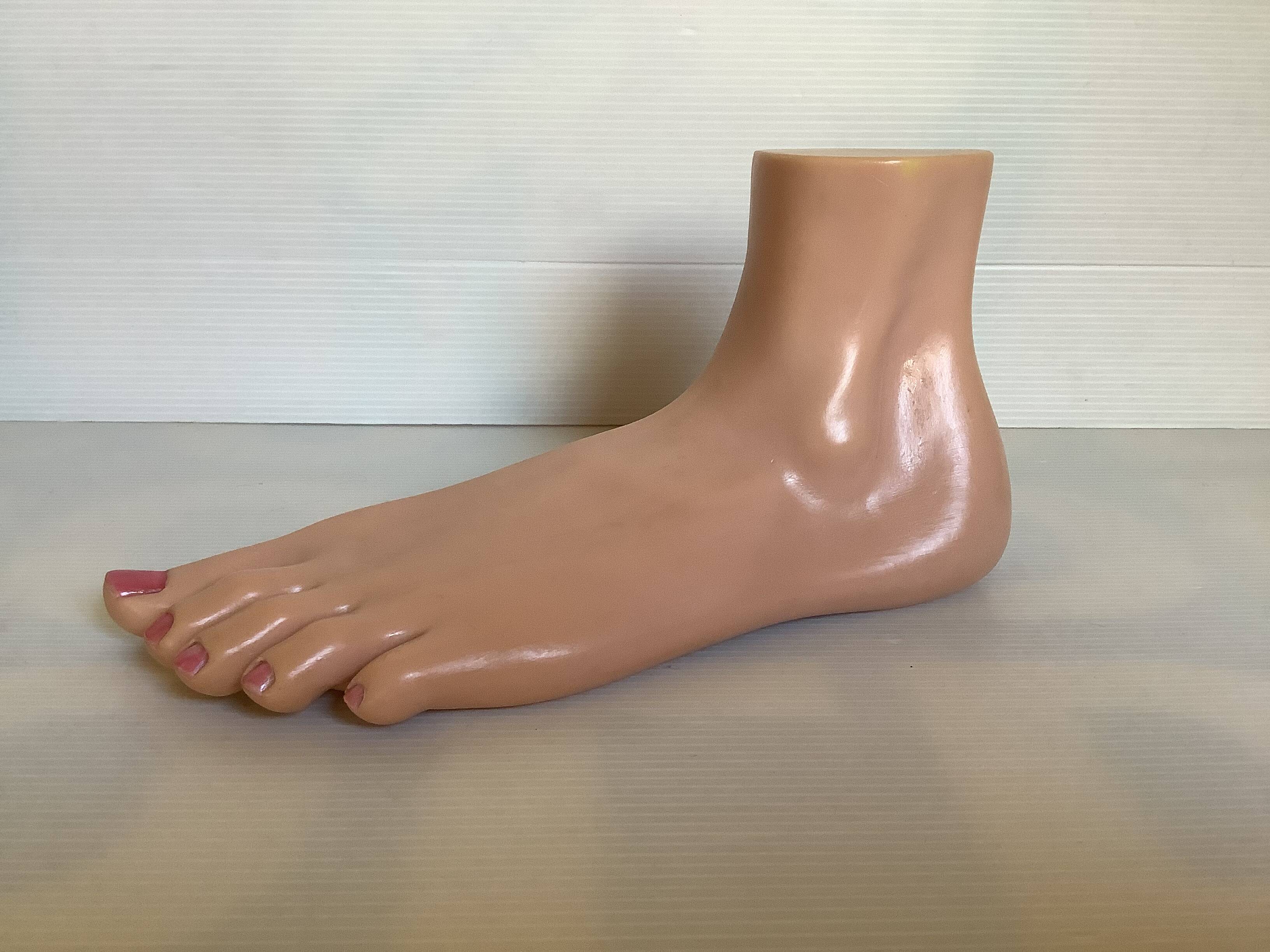 Skinned foot