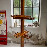 Patère wears pine coat 70