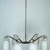 Rare lustre Arredoluce Monza à 9 lumières en laiton et verre opalin, Italie, 19