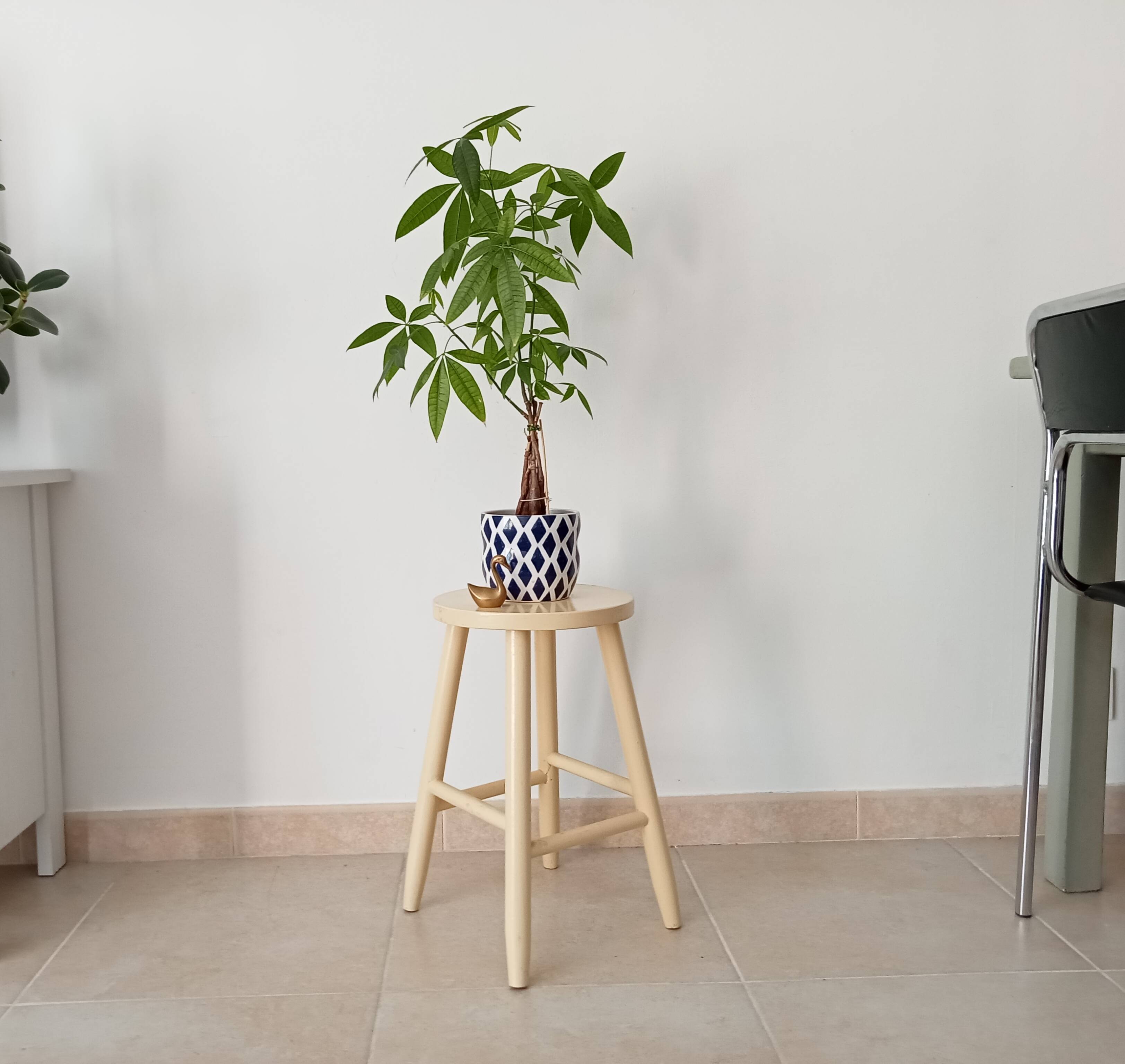 Vintage artisanal turned wooden stool from the 70s