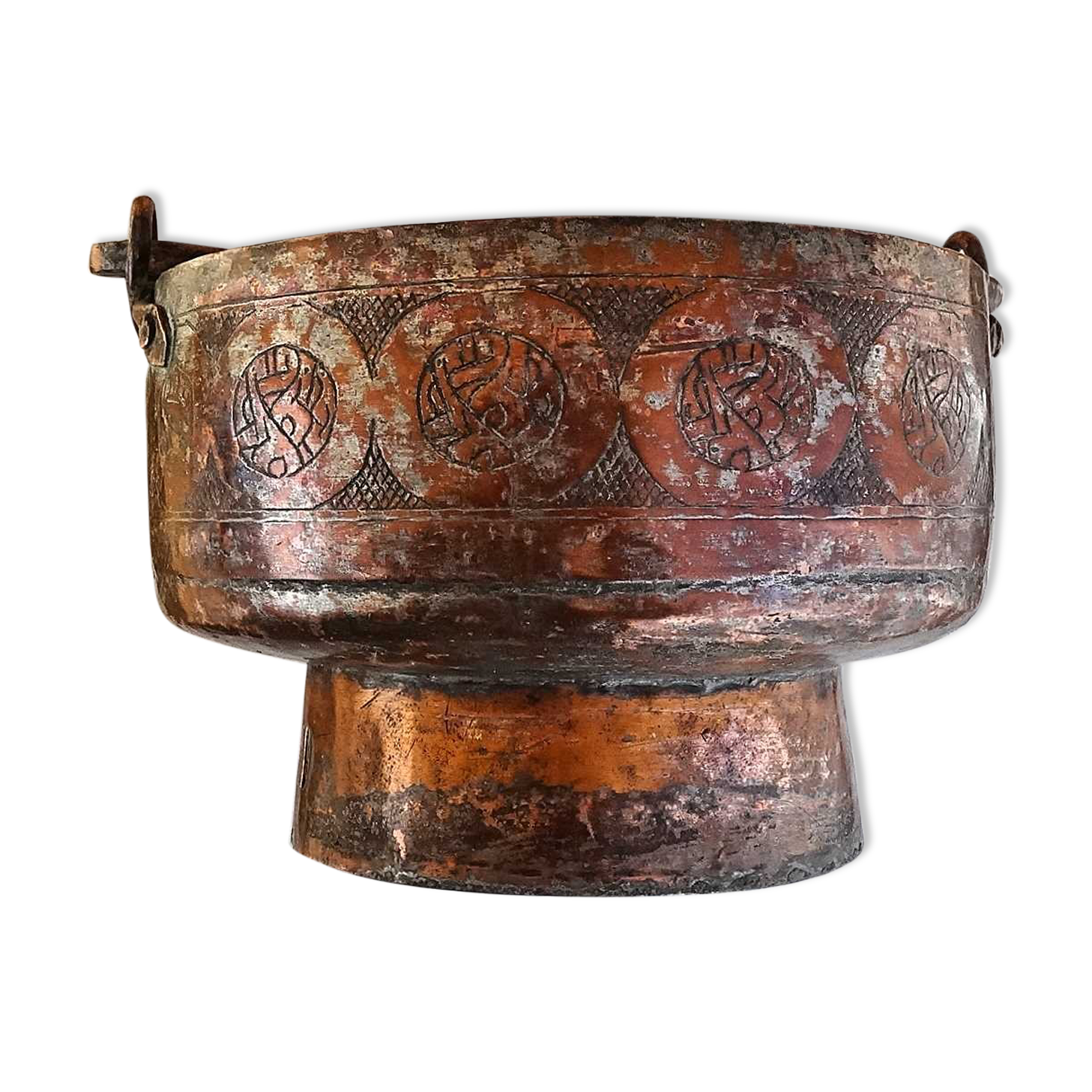 Red copper pot cover on piedouche