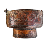 Red copper pot cover on piedouche