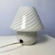 Lampe vintage en verre de Murano en forme de champignon.