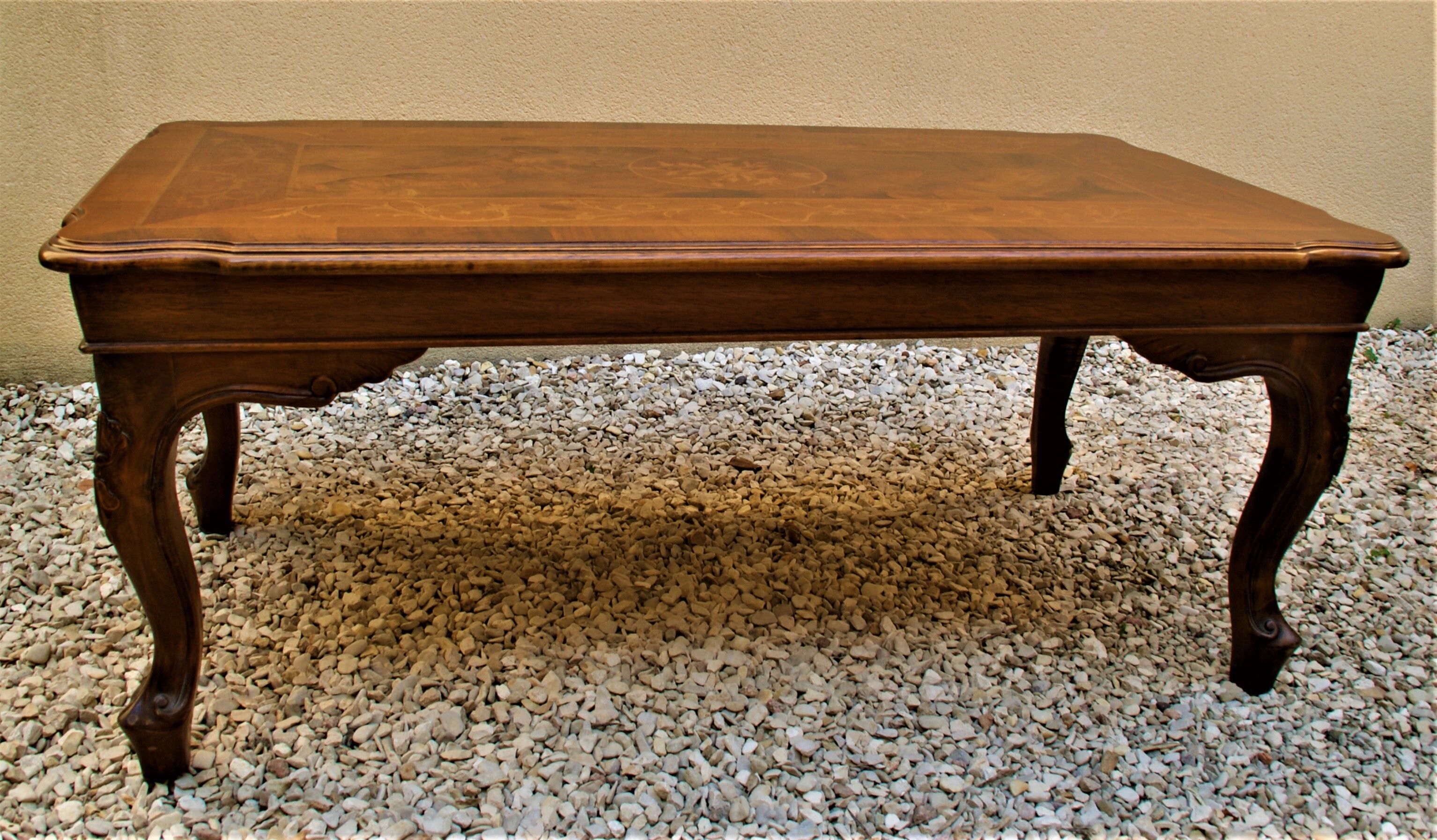 Italian wooden coffee table with marquetry inlaid top
