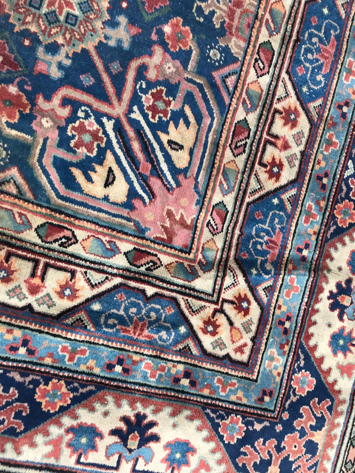 Large carpet old sinkiang done hand 268 x 360 cm