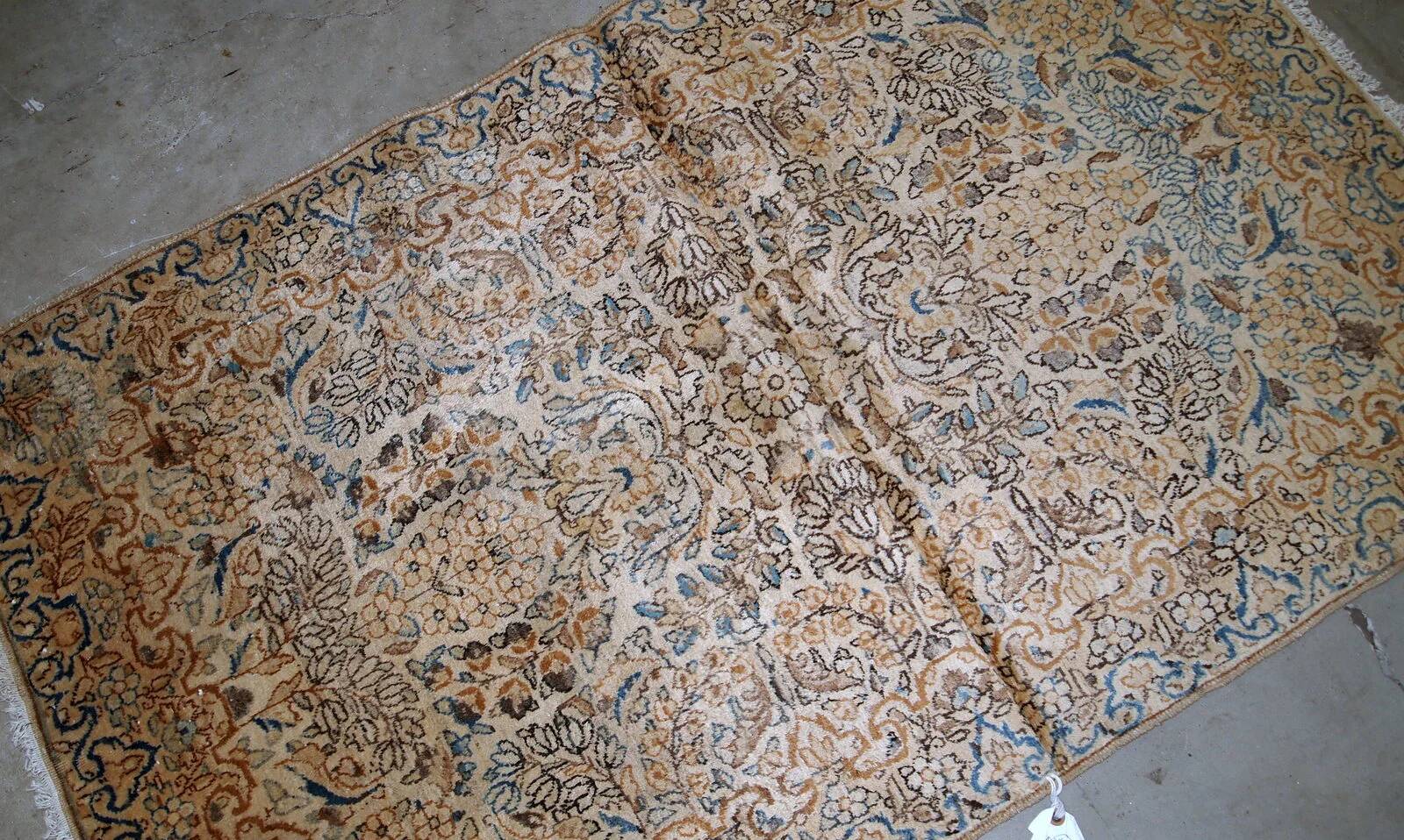 Handmade antique Persian Kerman rug 103cm x 164cm 1920s - 1B746