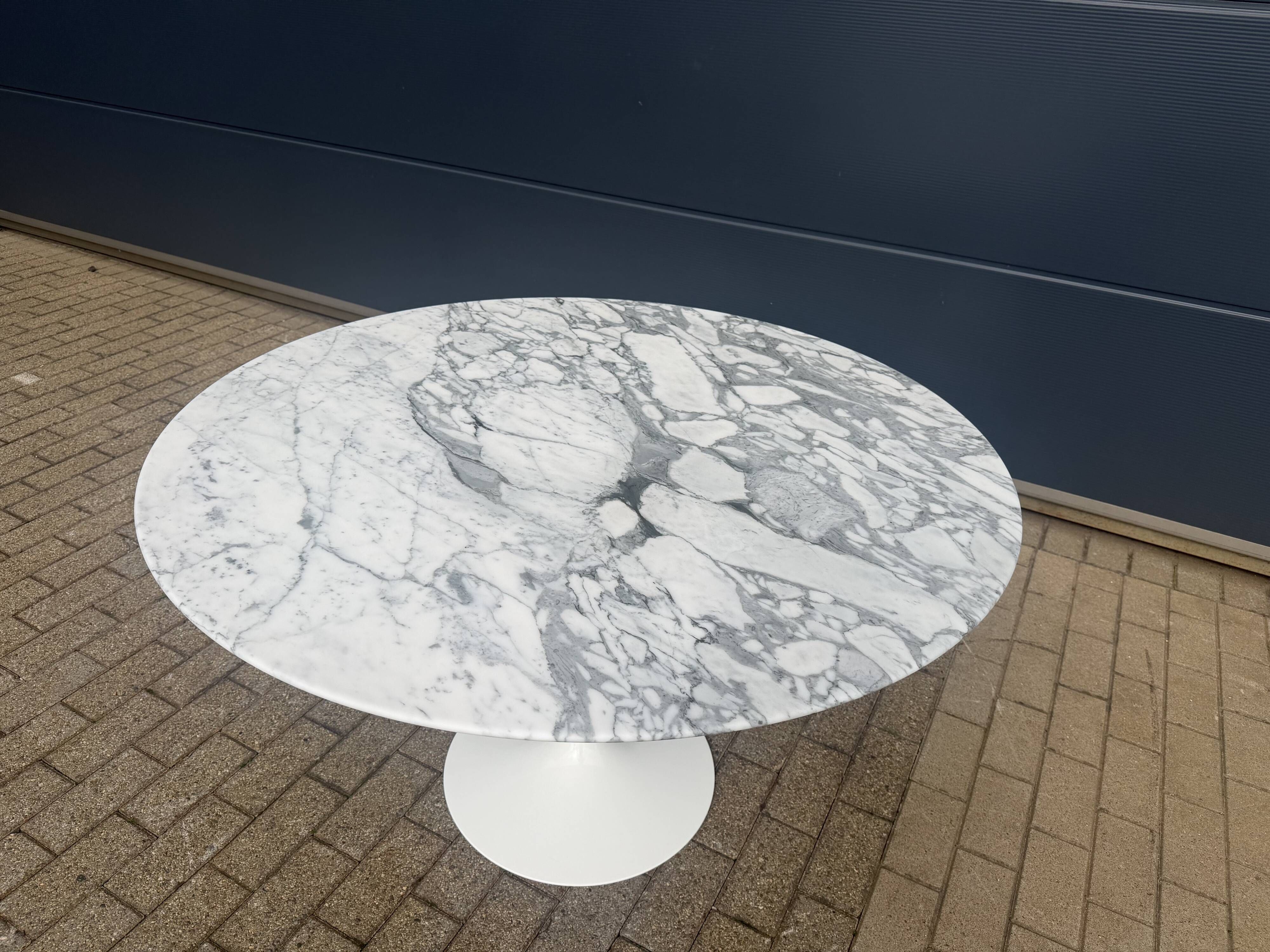 Original Knoll Tulip Arabescato Matte 152cm round LIKE NEW! Eero Saarinen