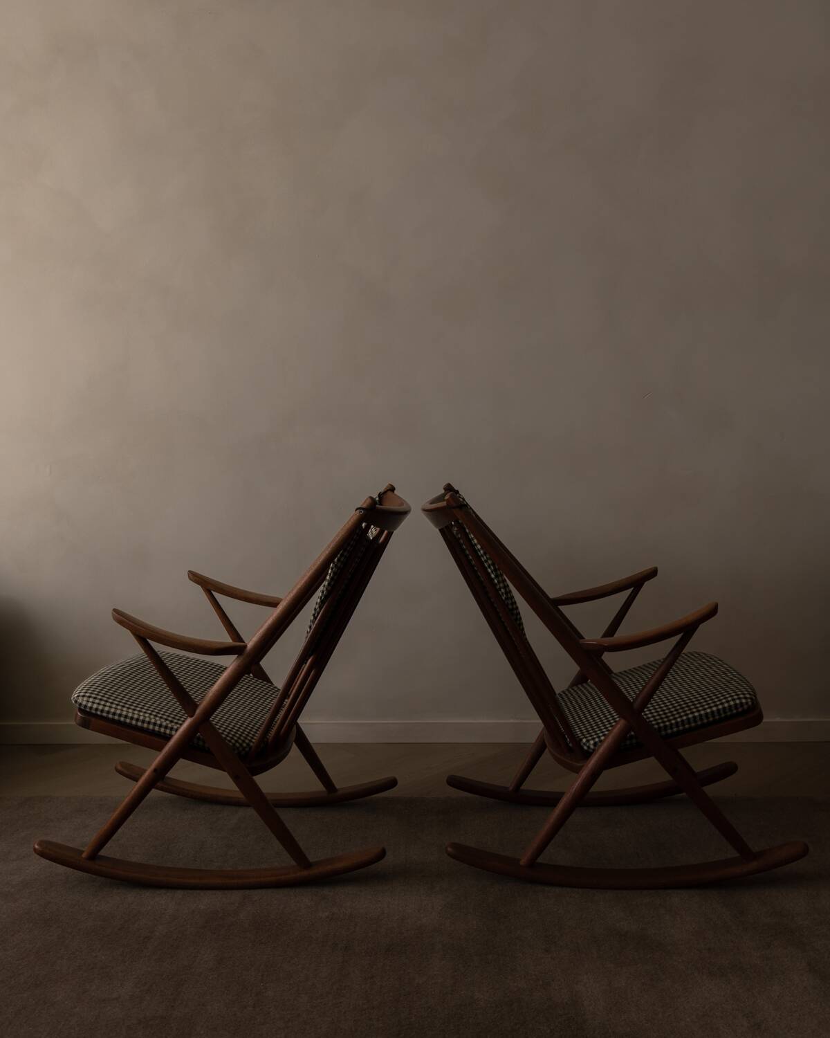 Ensemble de 2 chaises berçantes en teck danois modèle 182 Frank Reenskaug années 1950.