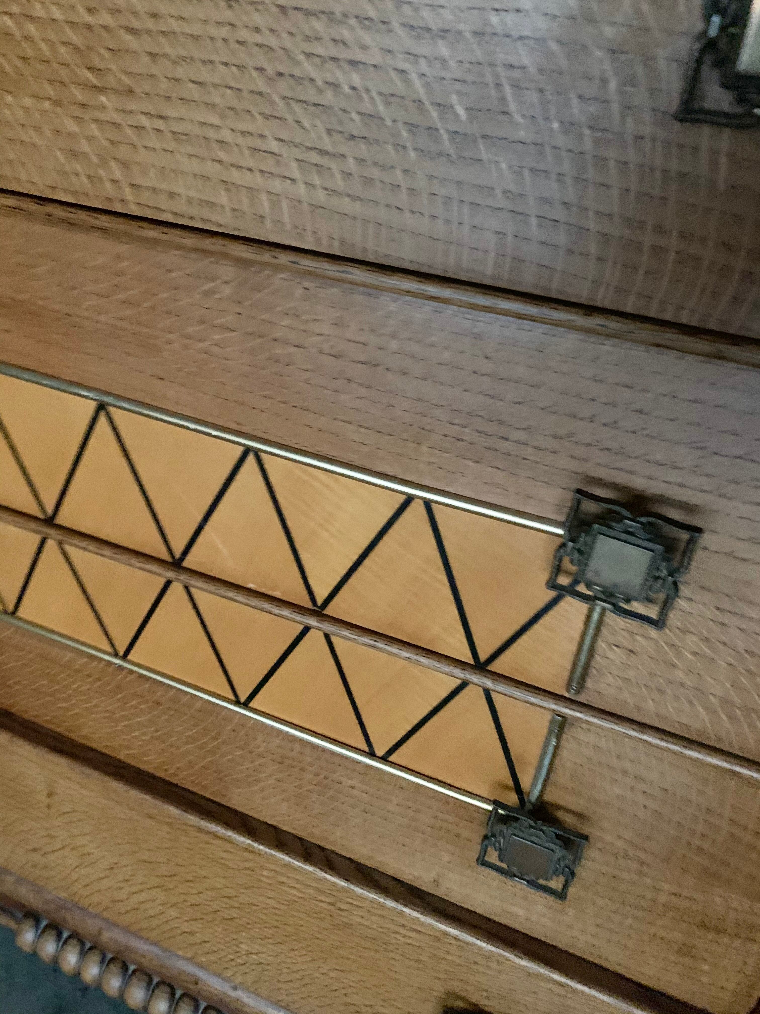 Art Deco dresser 4 drawers