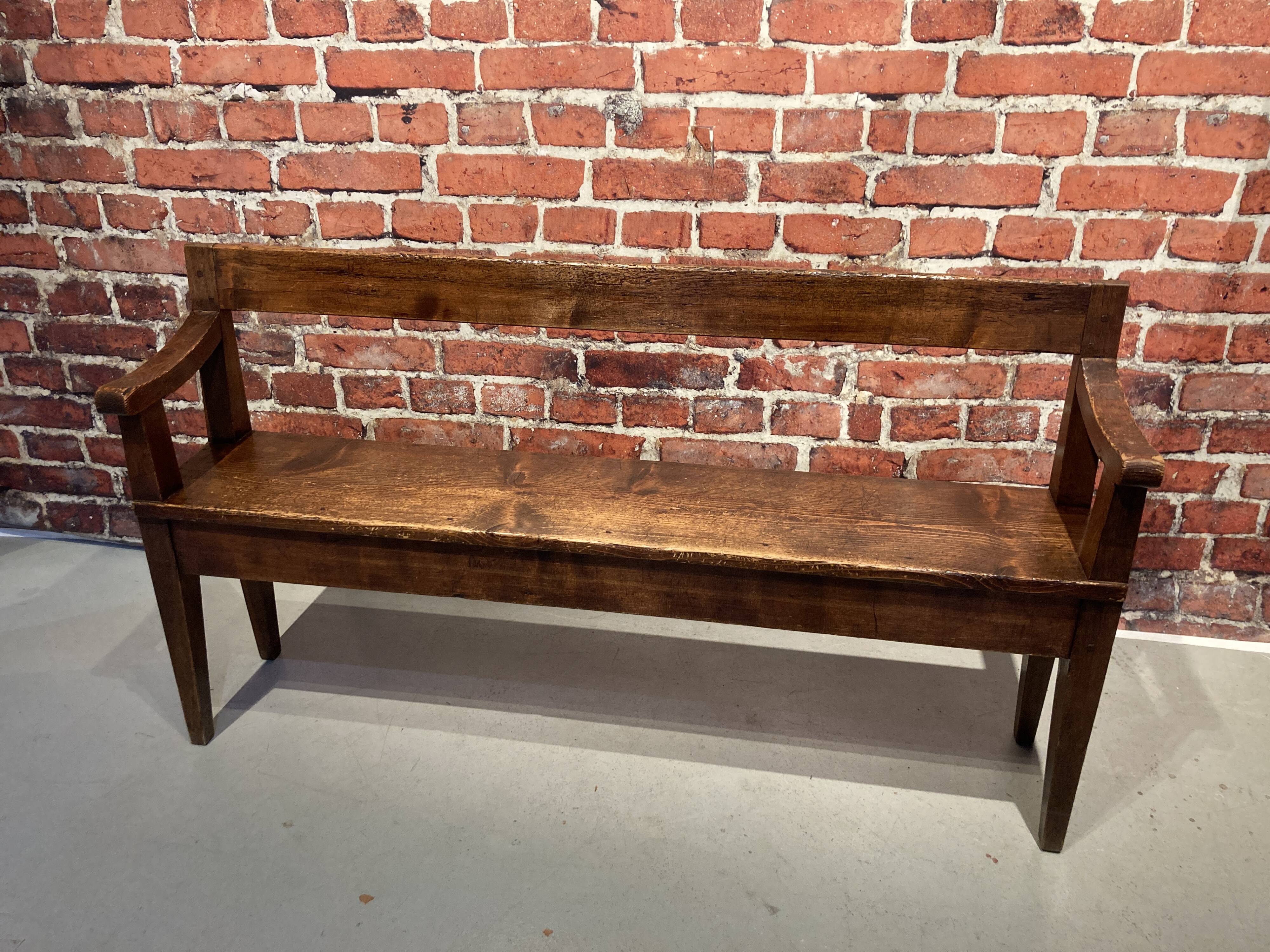 Banc d'église en bois