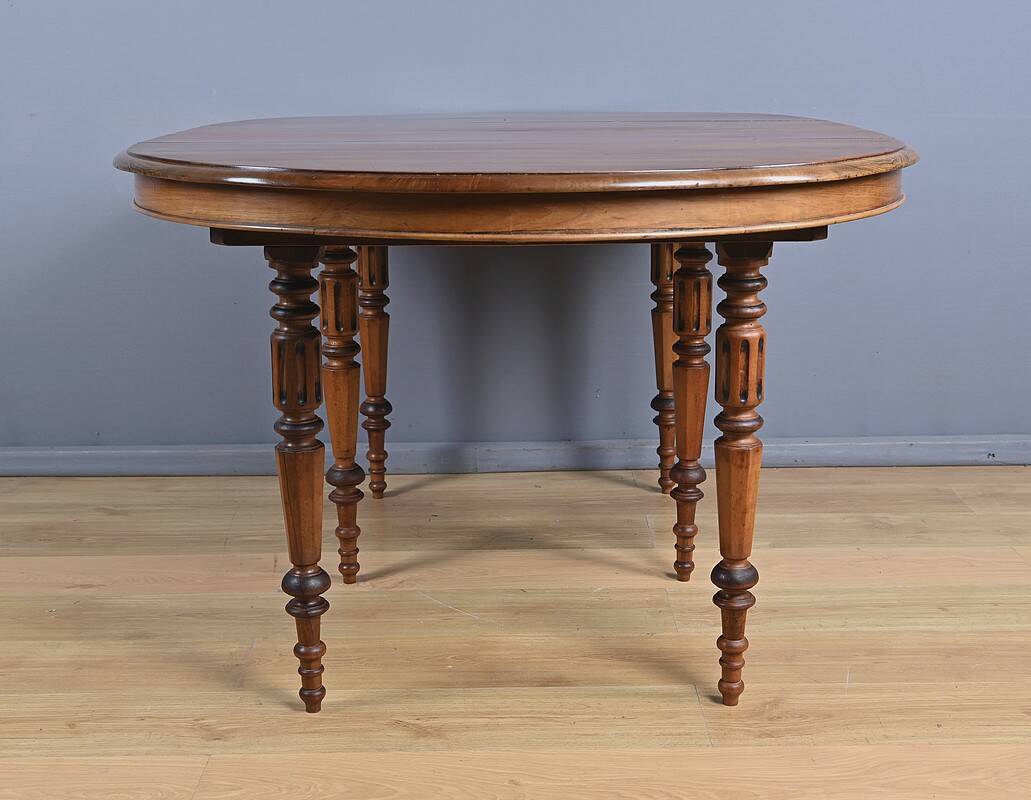 Extendable Walnut Table, Louis-Philippe Style – Late 19th Century