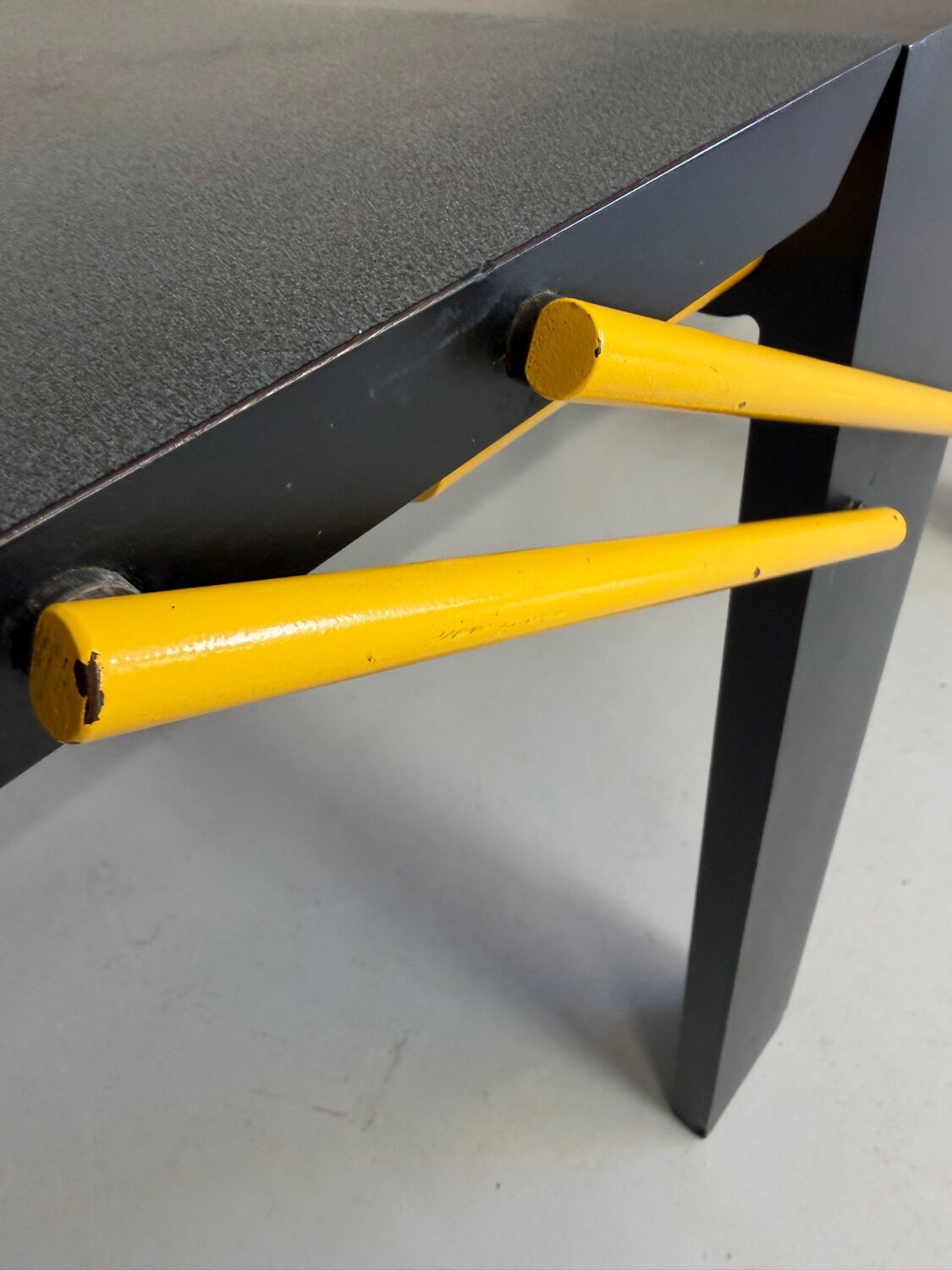Table à manger extensible postmoderne design italien Lorenzo et Stefani, 1980