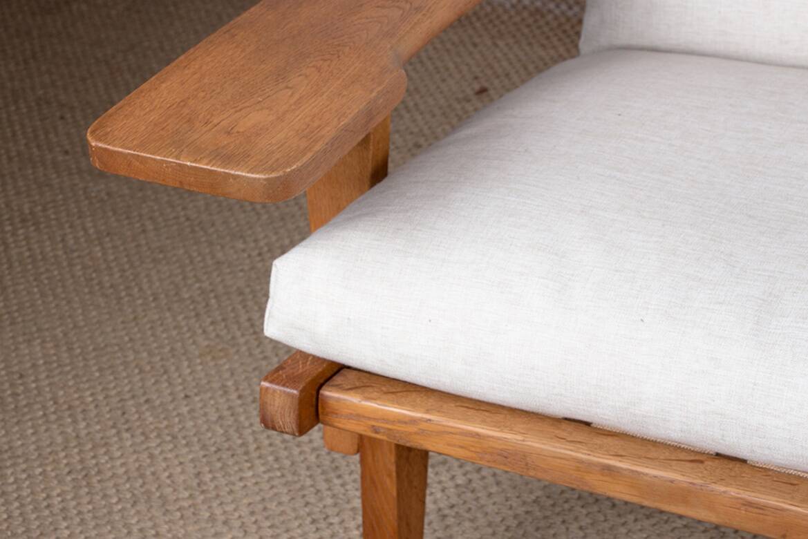 Danish sofa in solid oak and fabric, model GE375 by Hans Wegner 1960.