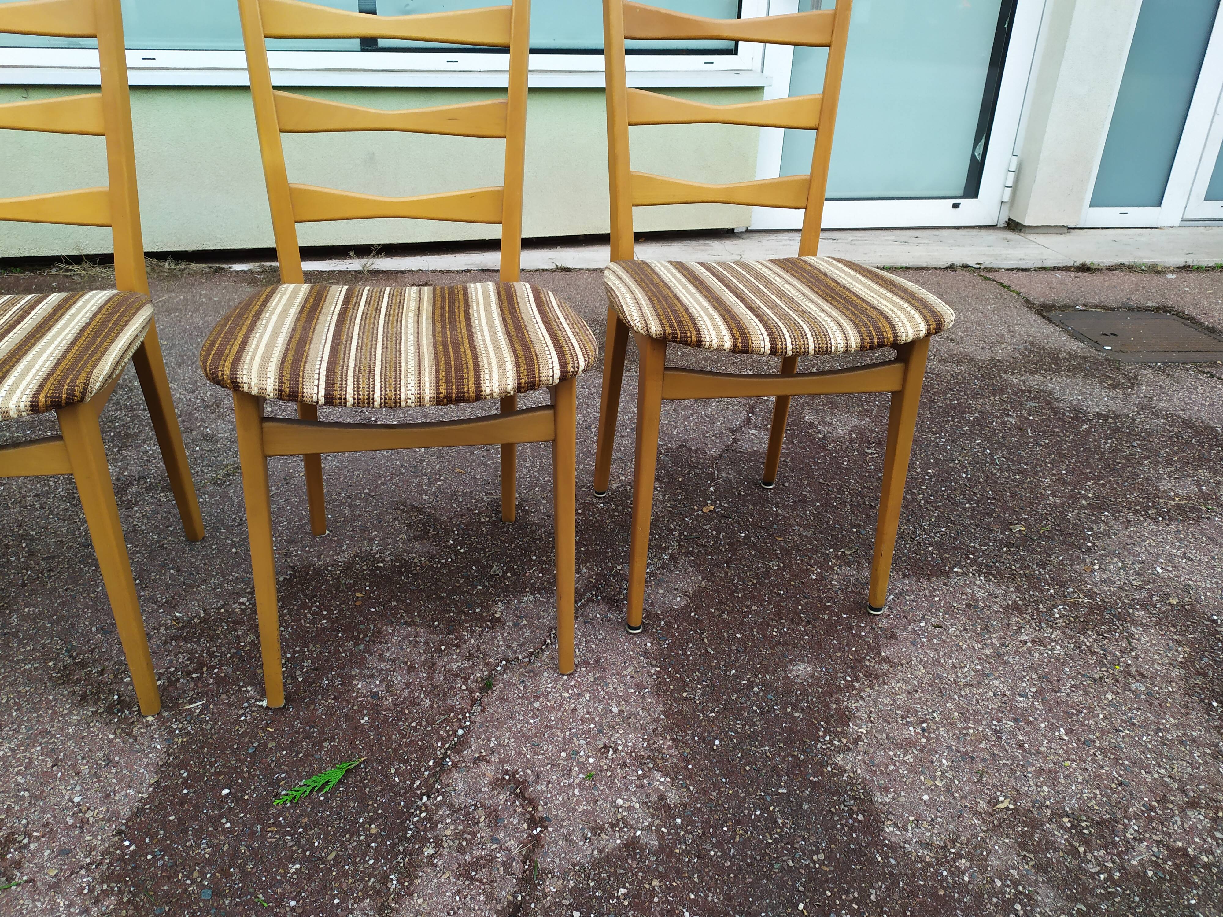 Lot 4 Light wood chairs in vintage Scandinavian fabric