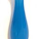 Vase à pied en opaline bleu