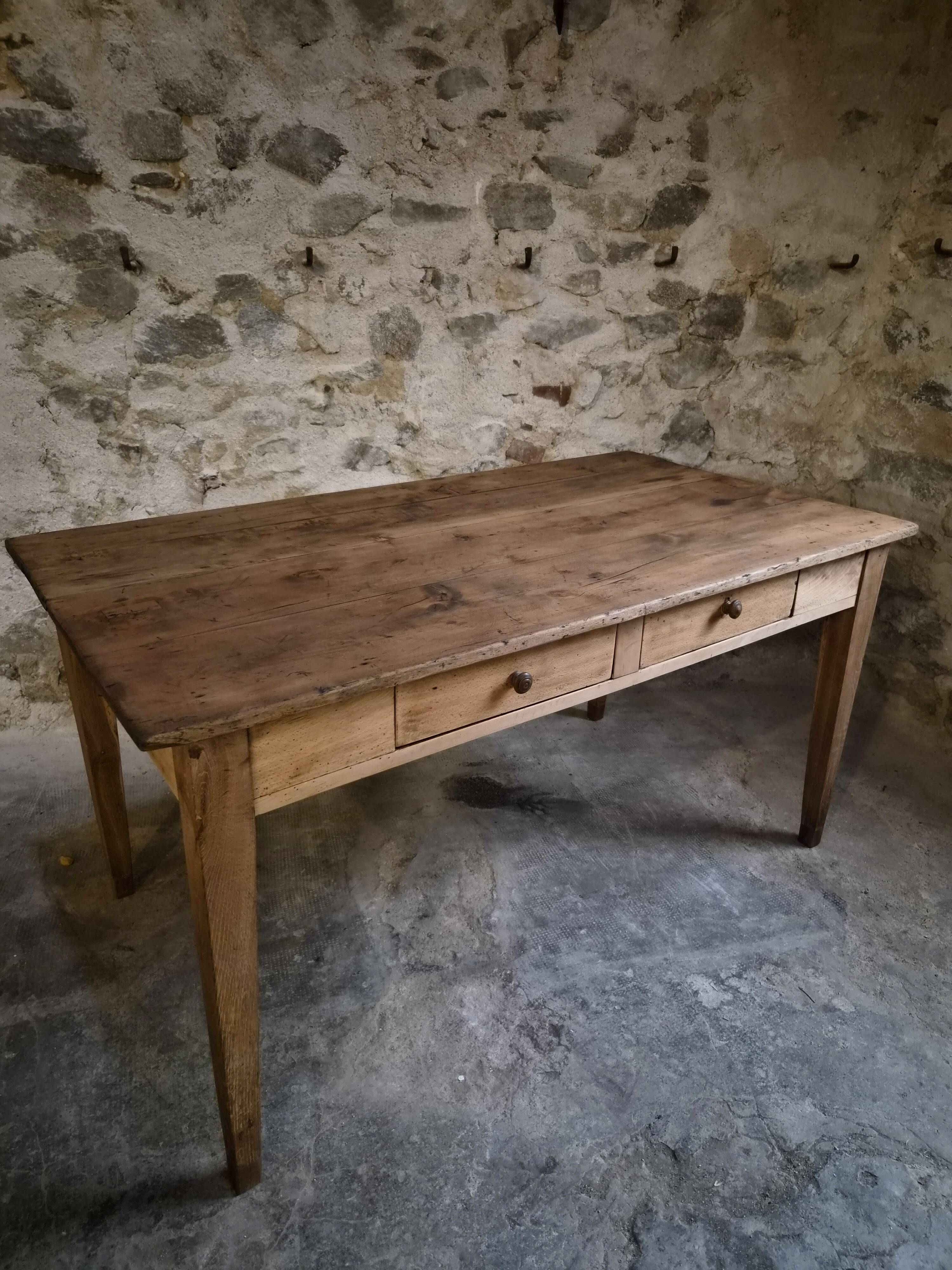 Table à manger rustique de ferme française, deux tiroirs, années 1920–1940