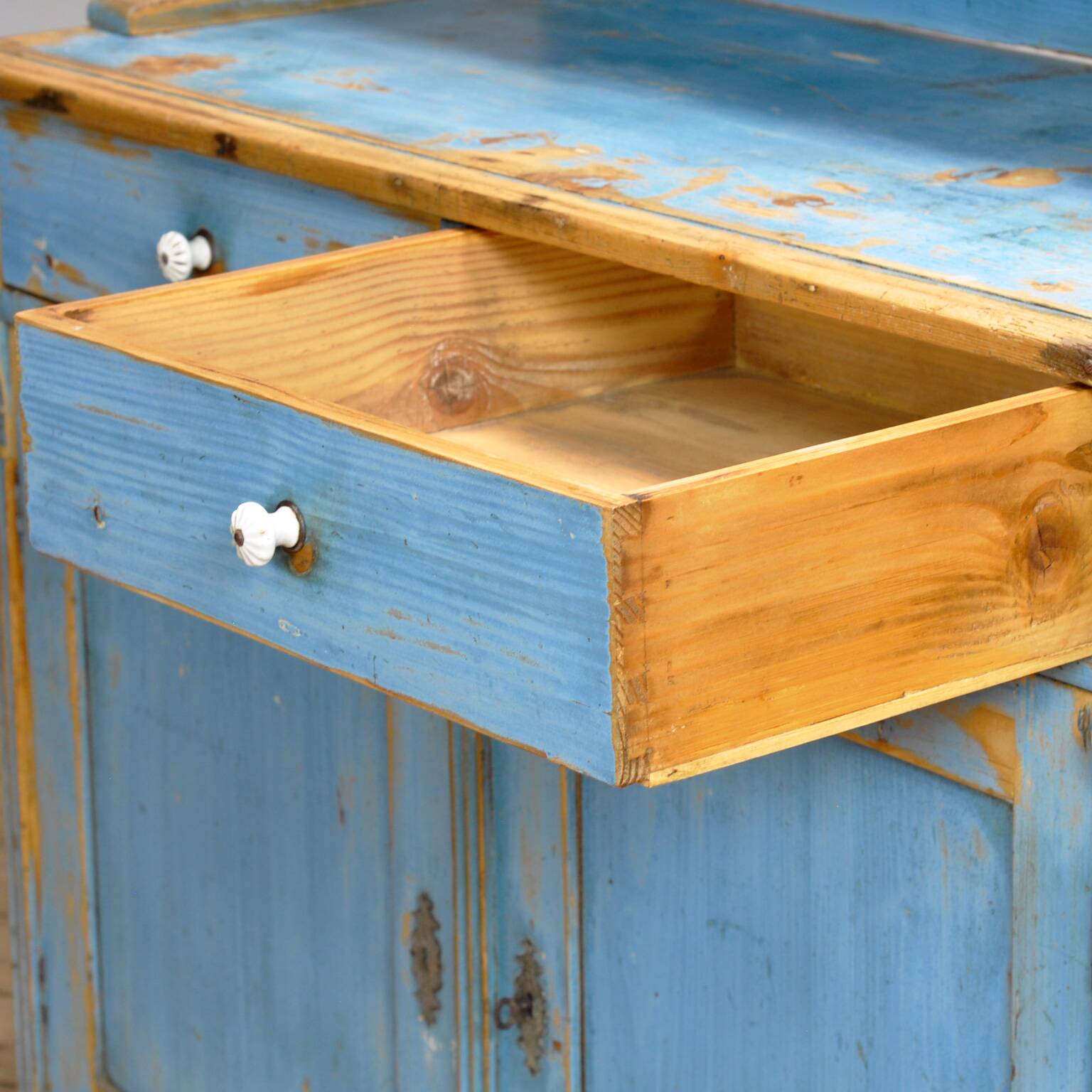 Armoire de cuisine en pin massif, années 1900