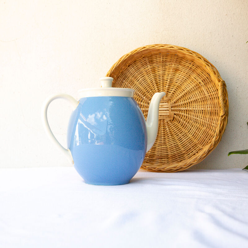 Villeroy blue teapot and Boch model Orléans