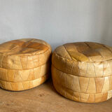 Set of 2 patchwork leather poufs brown camel De Sède